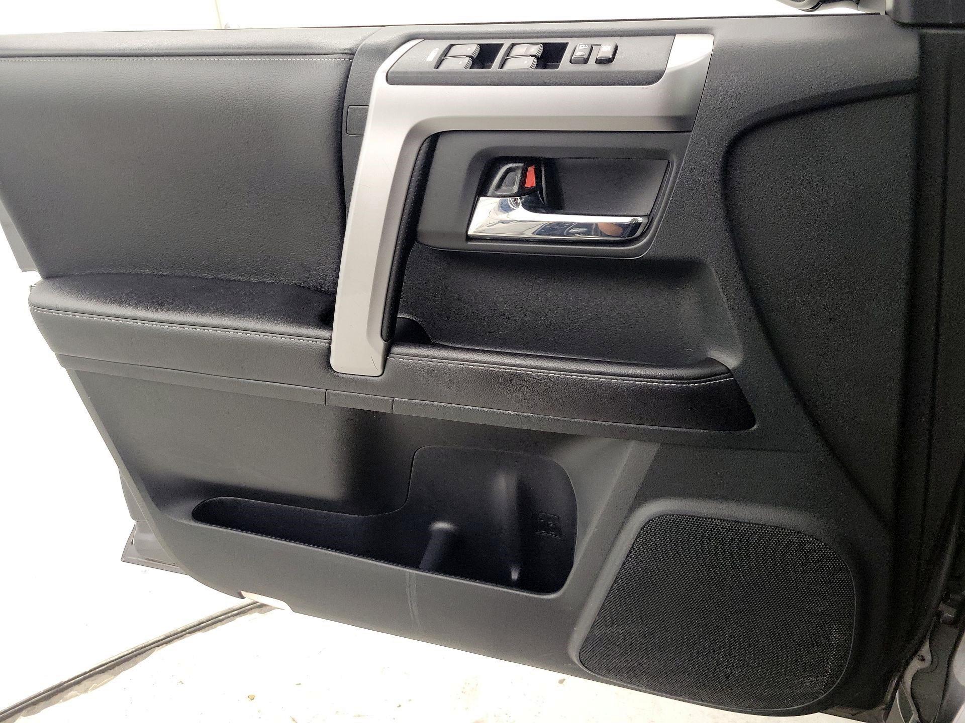 Thumbnail: 2016 Toyota 4Runner - 12