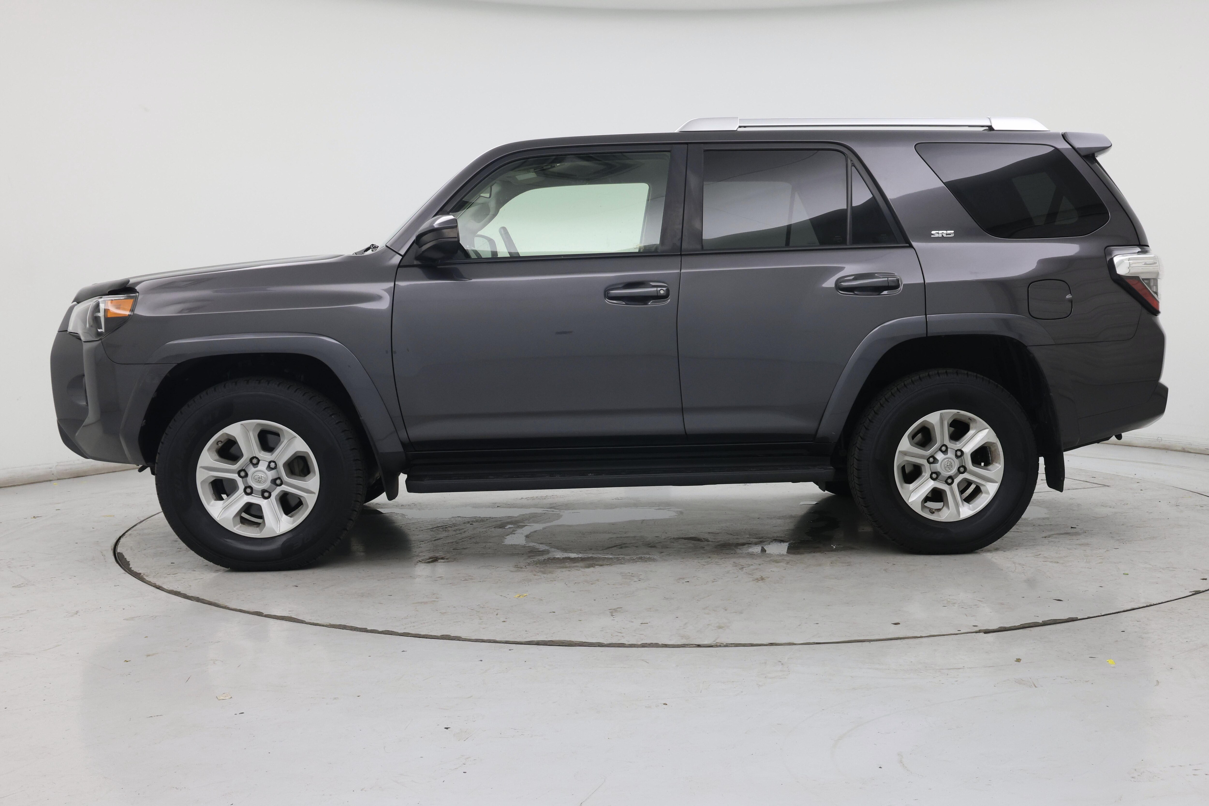 Thumbnail: 2016 Toyota 4Runner - 3