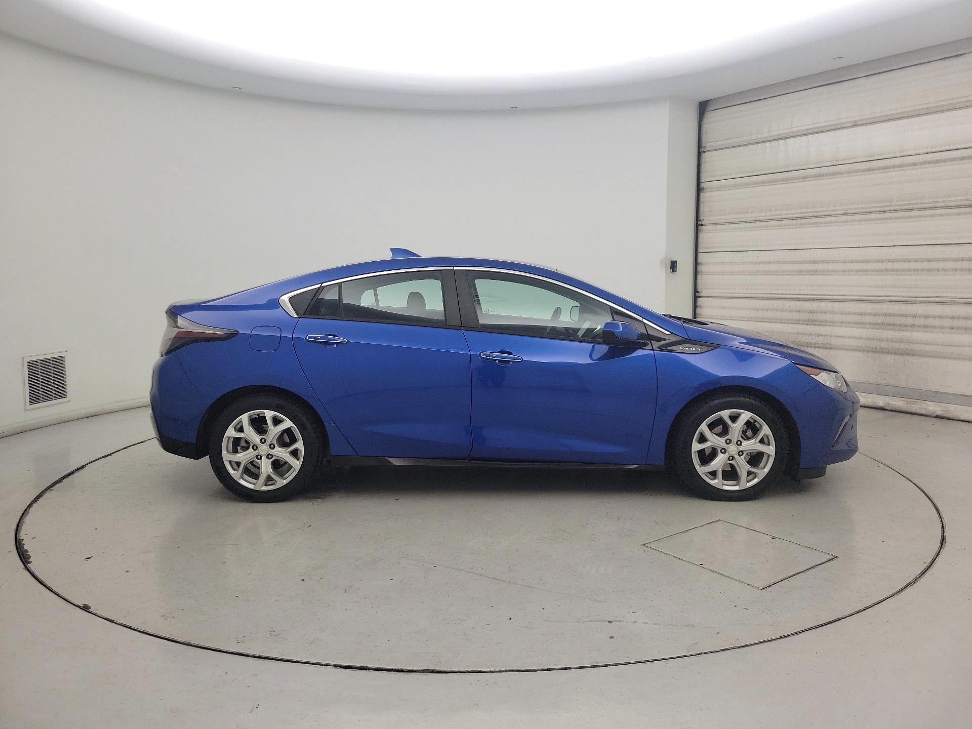 Thumbnail: 2017 Chevrolet Volt - 4