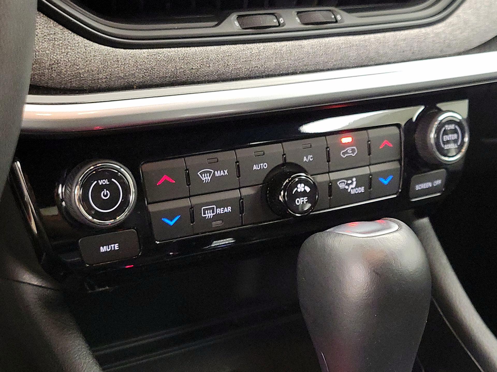 Thumbnail: 2023 Jeep Compass - 16