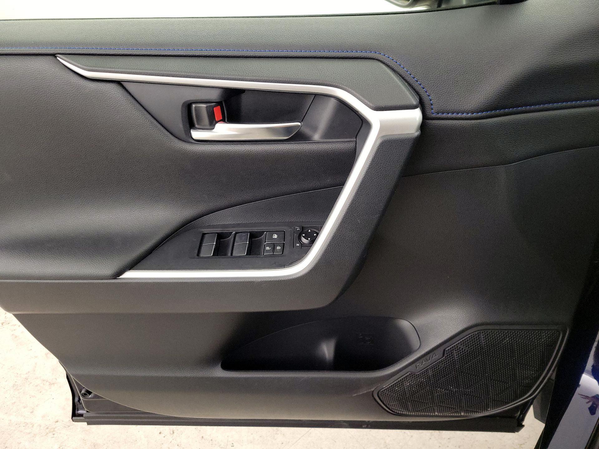 Thumbnail: 2021 Toyota RAV4 - 12