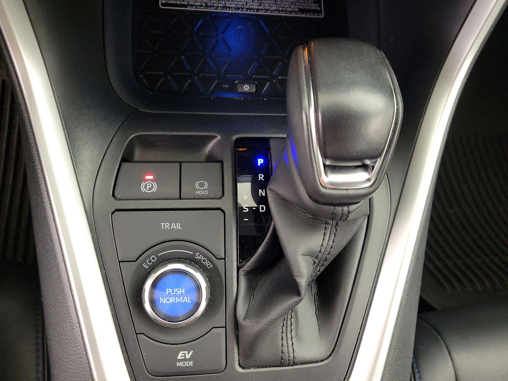 Thumbnail: 2021 Toyota RAV4 - 18
