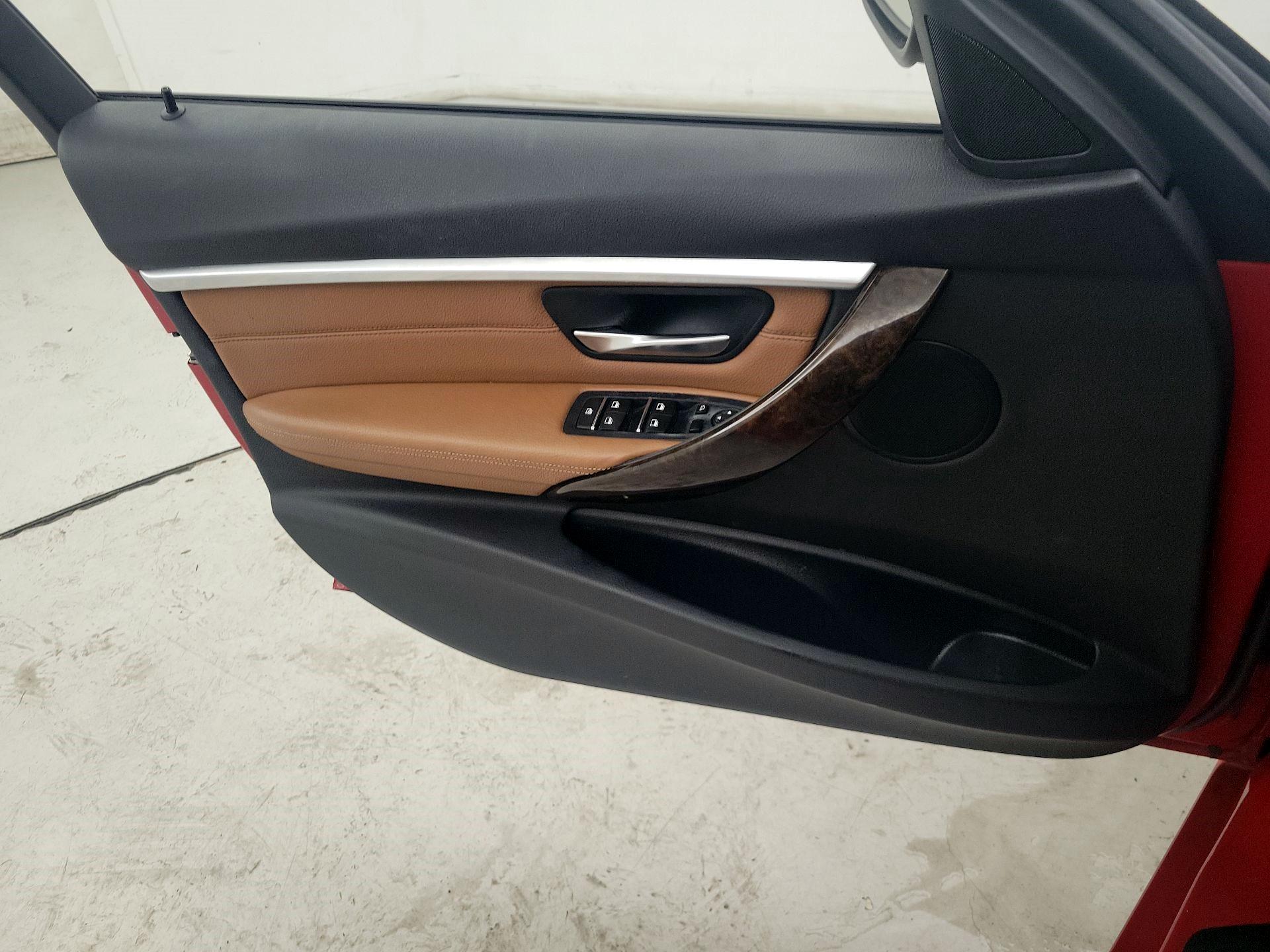Thumbnail: 2016 BMW 3 Series - 12