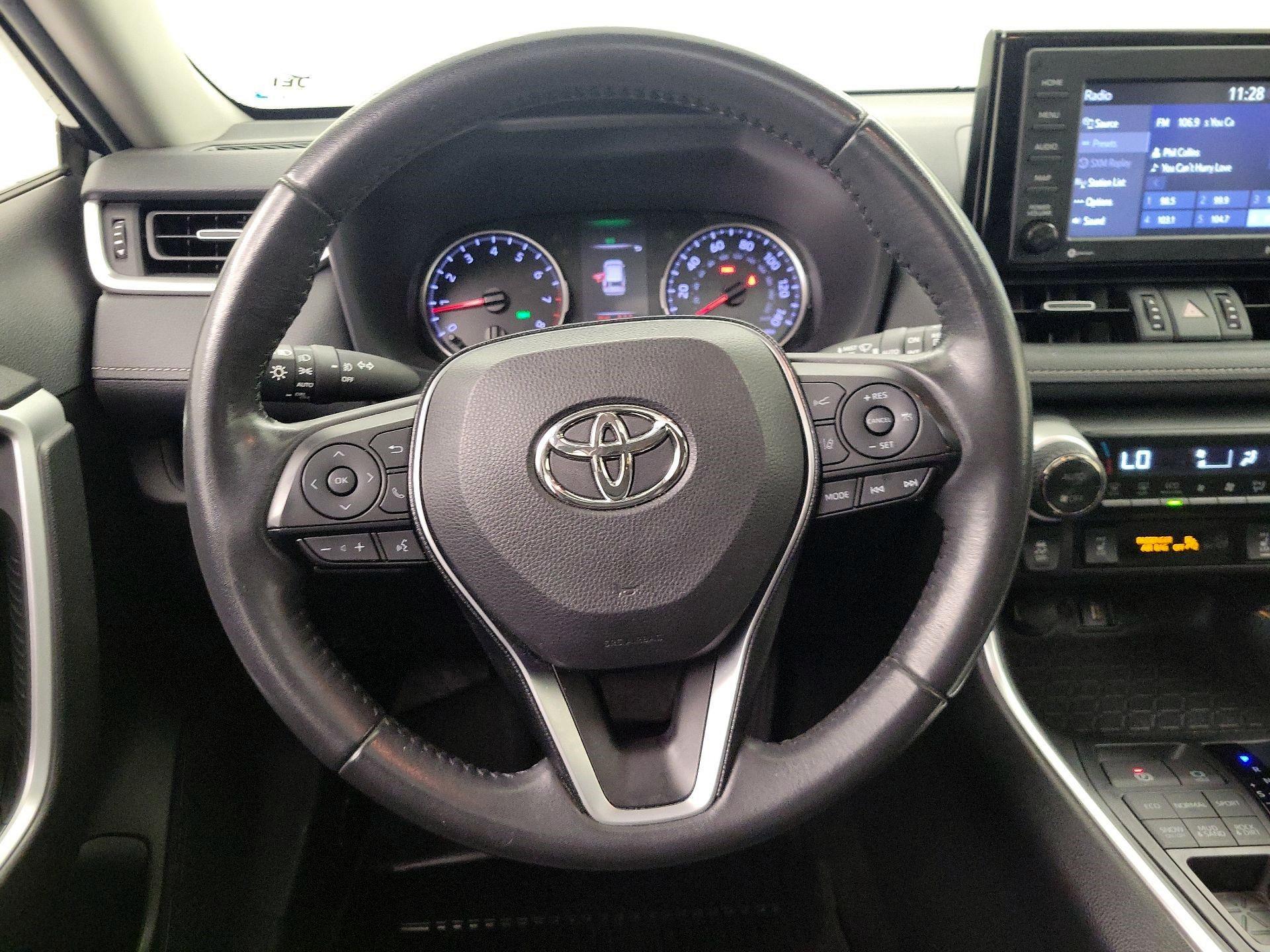 Thumbnail: 2021 Toyota RAV4 - 10