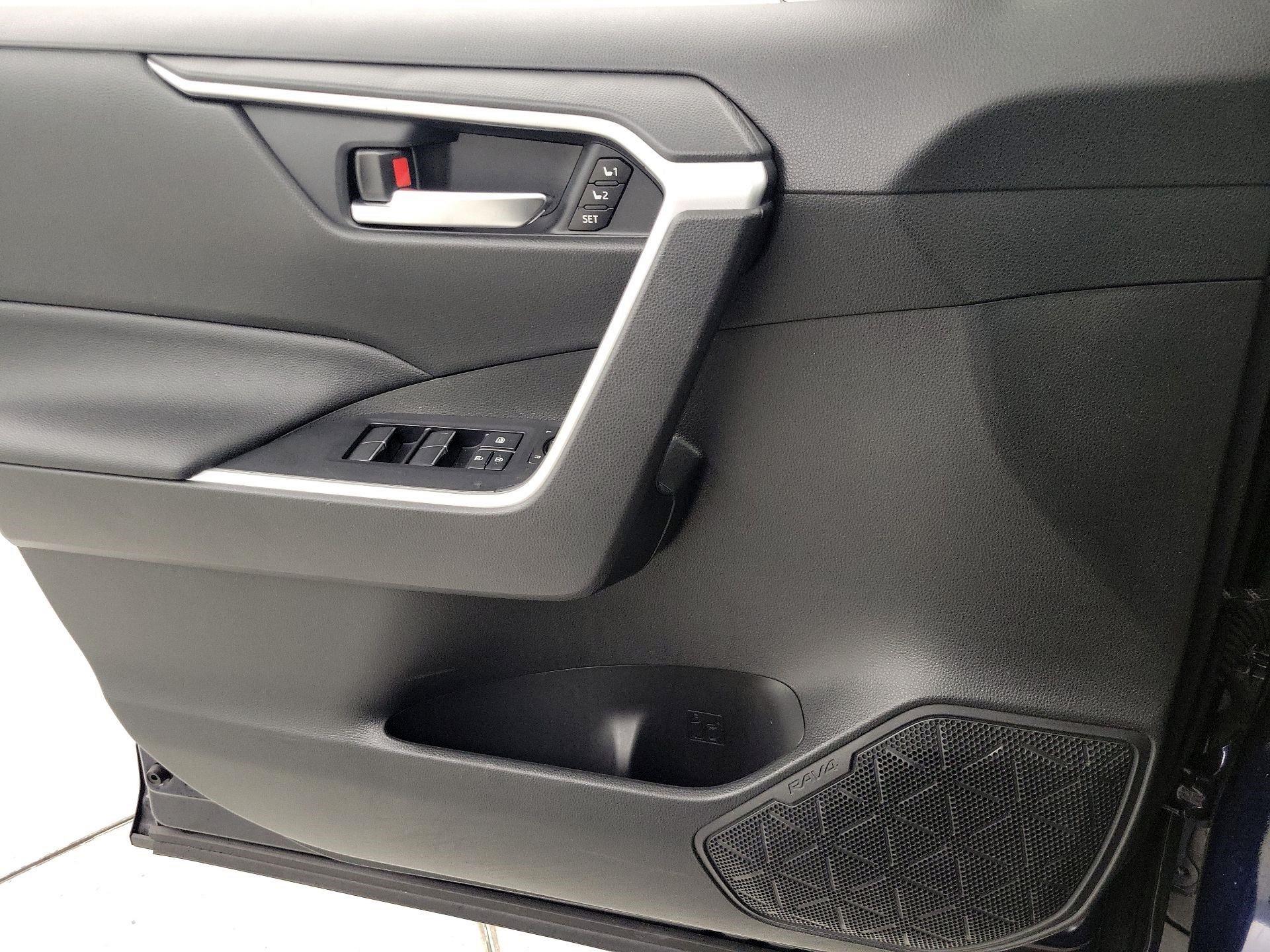 Thumbnail: 2021 Toyota RAV4 - 12