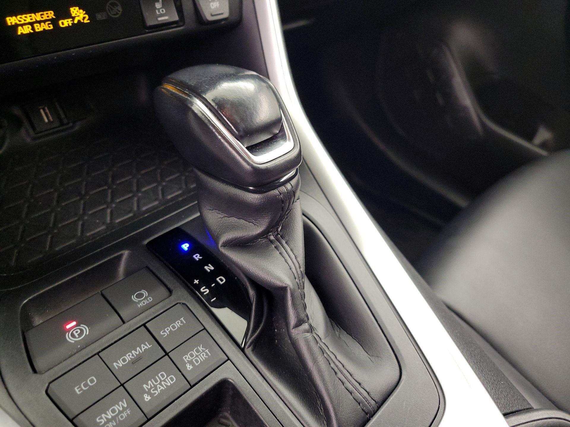 Thumbnail: 2021 Toyota RAV4 - 17