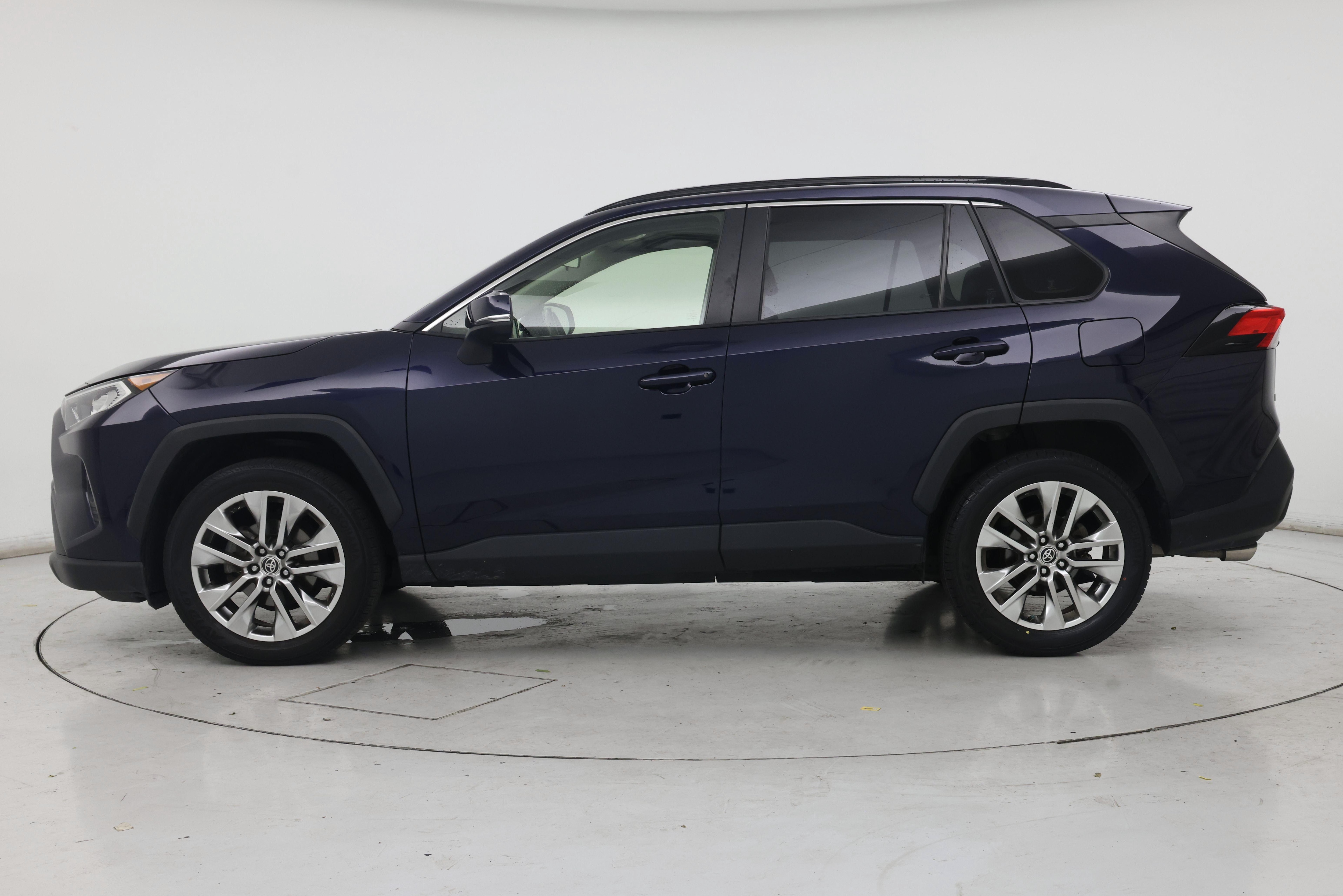Thumbnail: 2021 Toyota RAV4 - 3