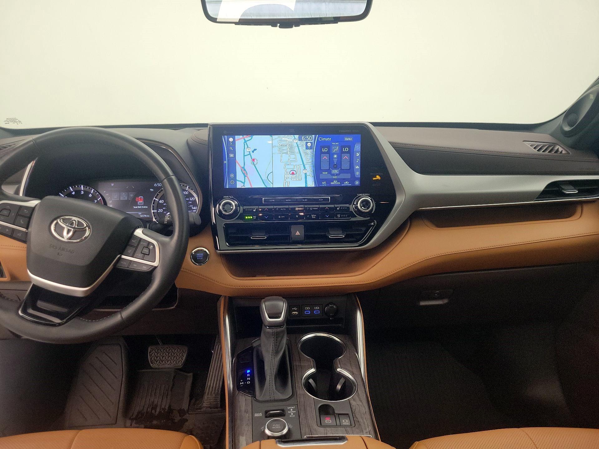 Thumbnail: 2022 Toyota Highlander - 9