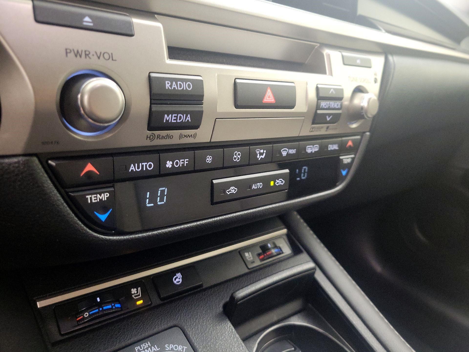 Thumbnail: 2016 Lexus ES - 17