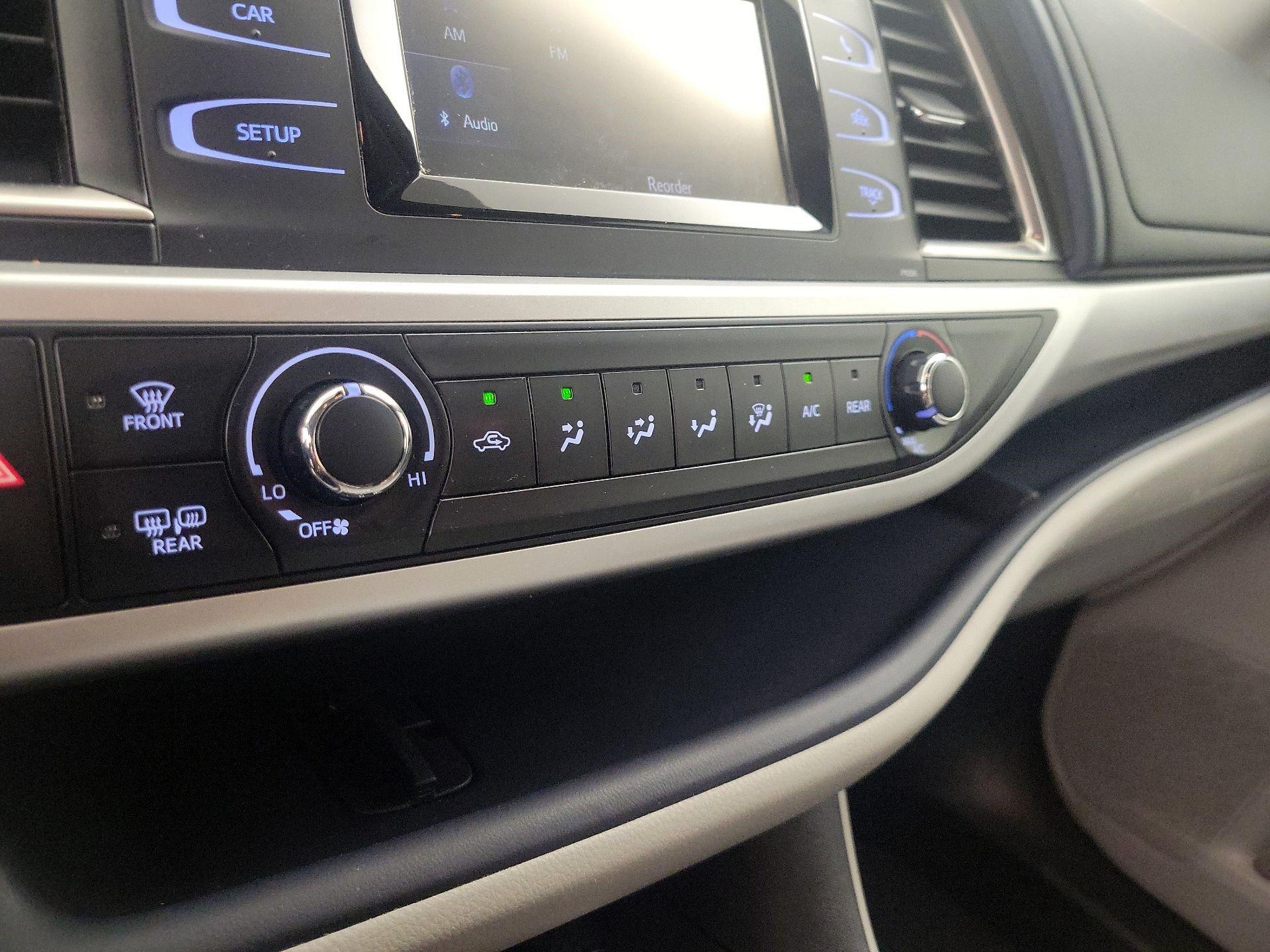 Thumbnail: 2018 Toyota Highlander - 16