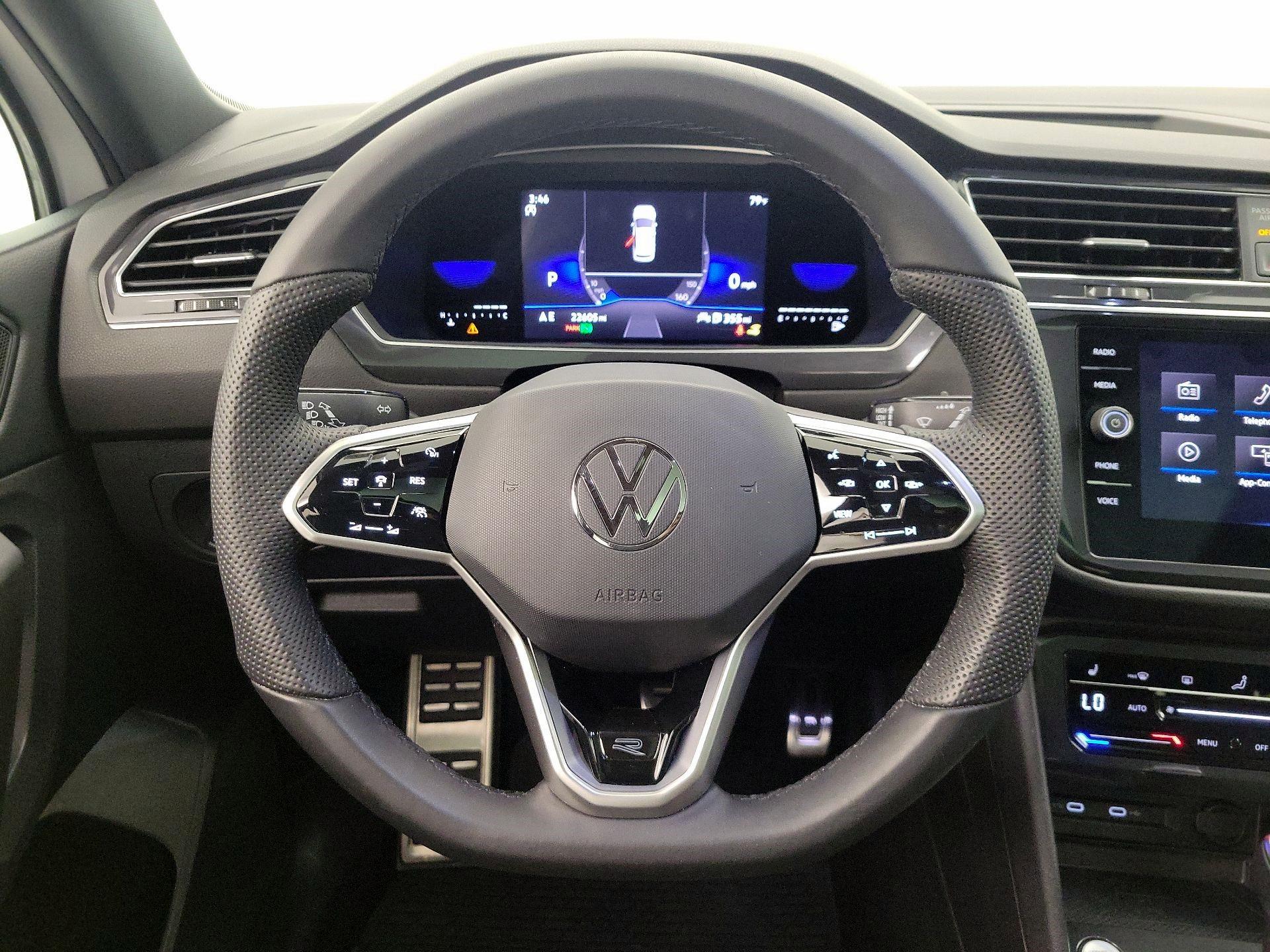 Thumbnail: 2022 Volkswagen Tiguan - 10