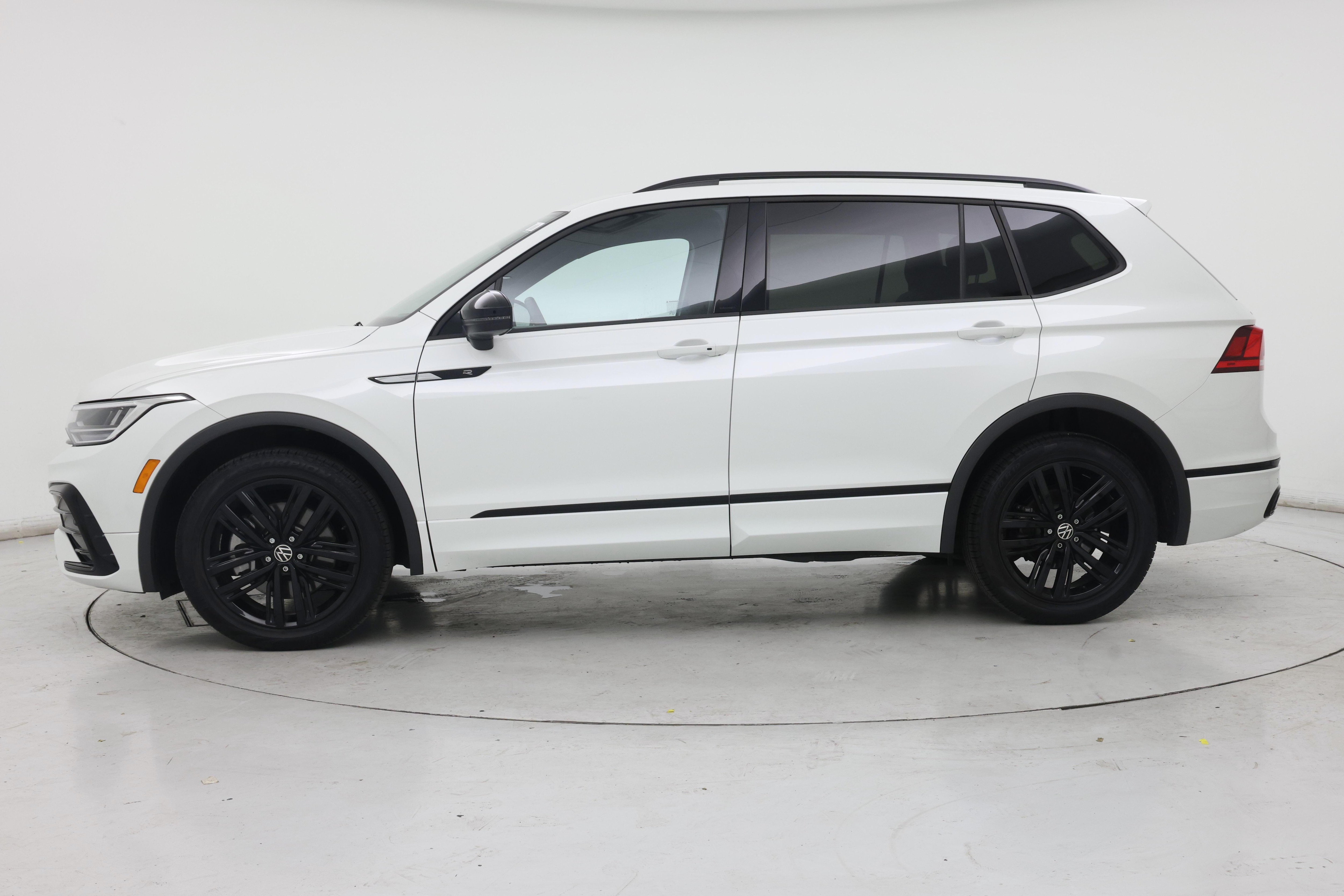 Thumbnail: 2022 Volkswagen Tiguan - 3