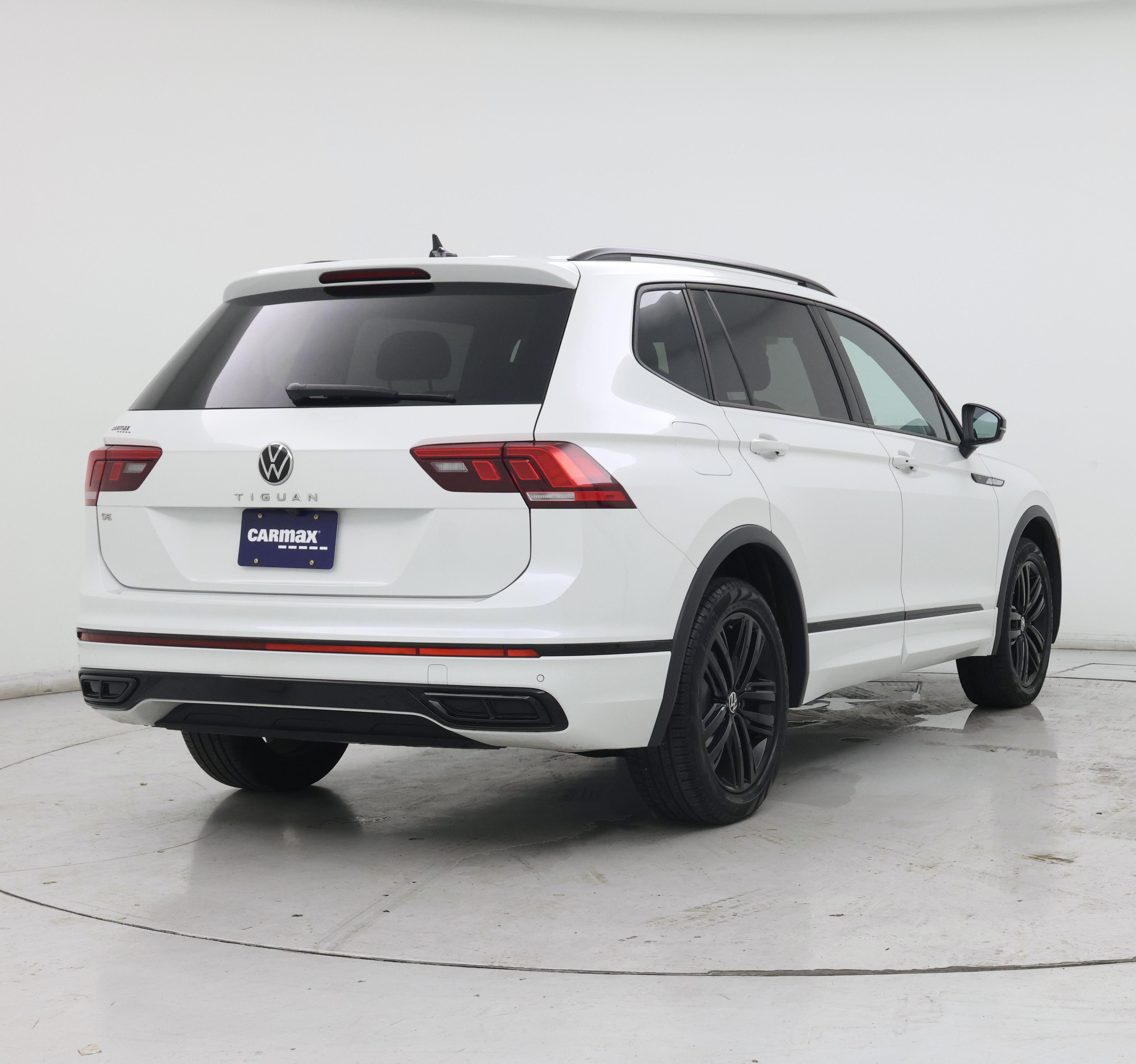 Thumbnail: 2022 Volkswagen Tiguan - 8