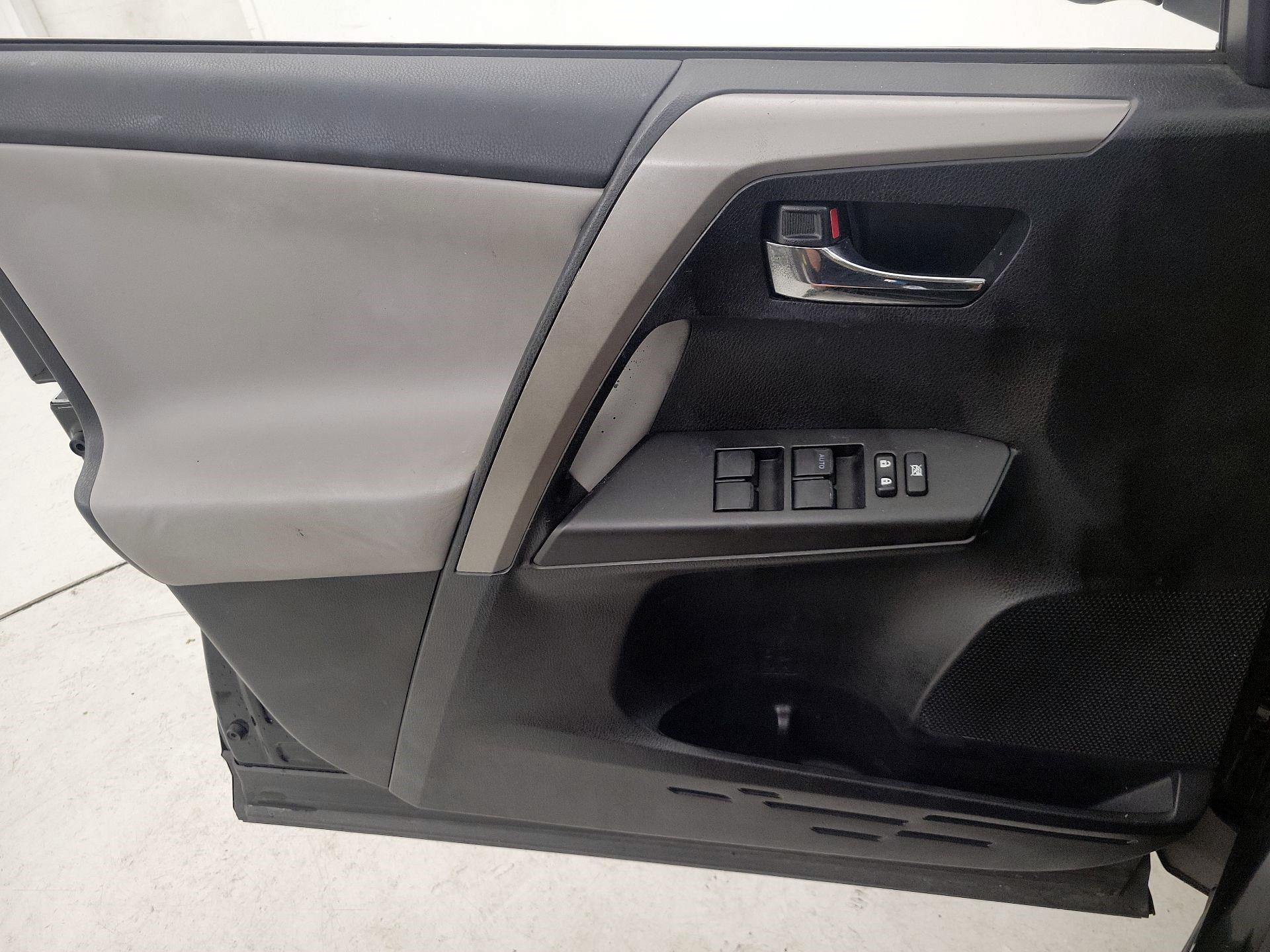 Thumbnail: 2017 Toyota RAV4 - 12