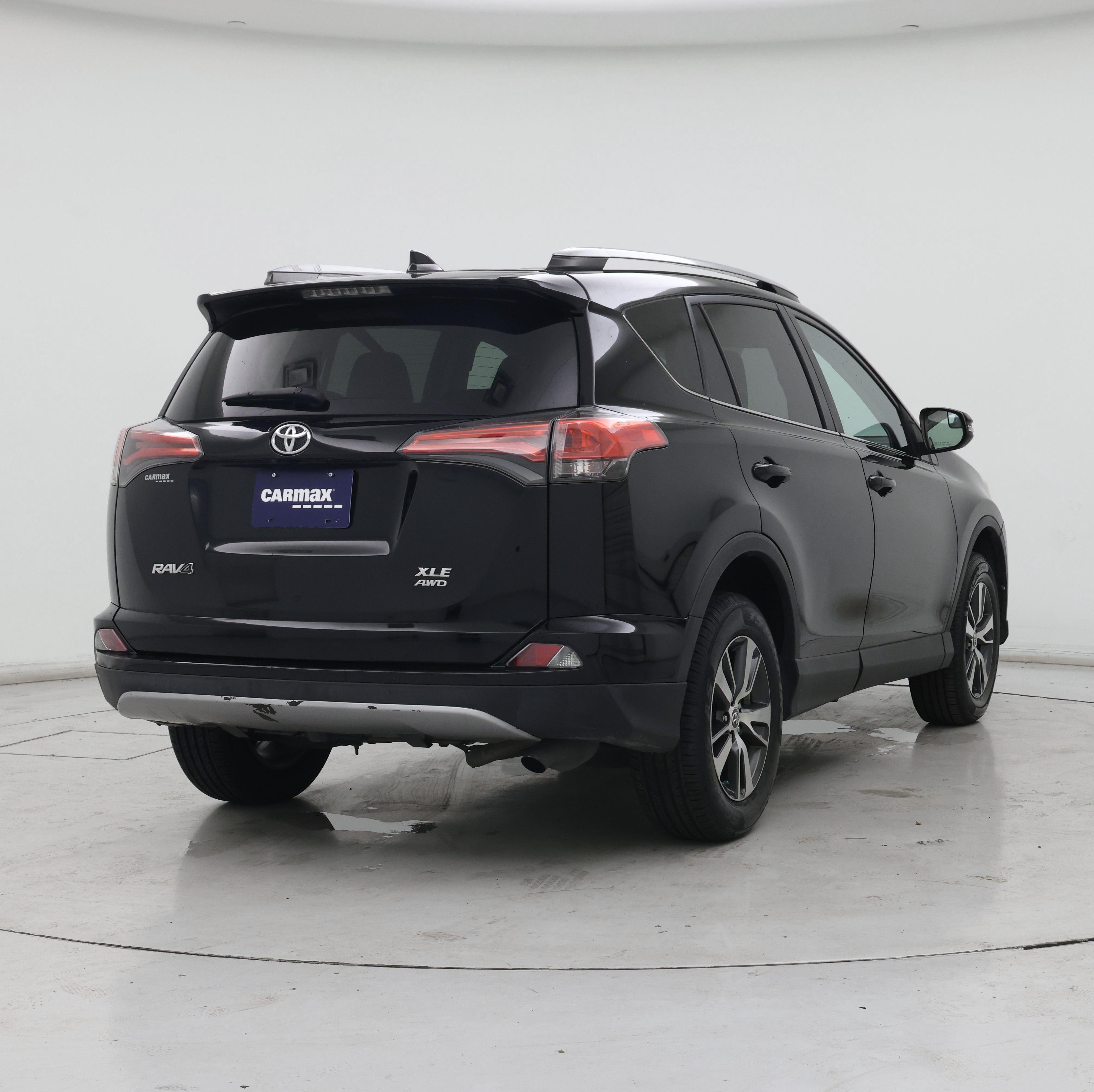 Thumbnail: 2017 Toyota RAV4 - 8