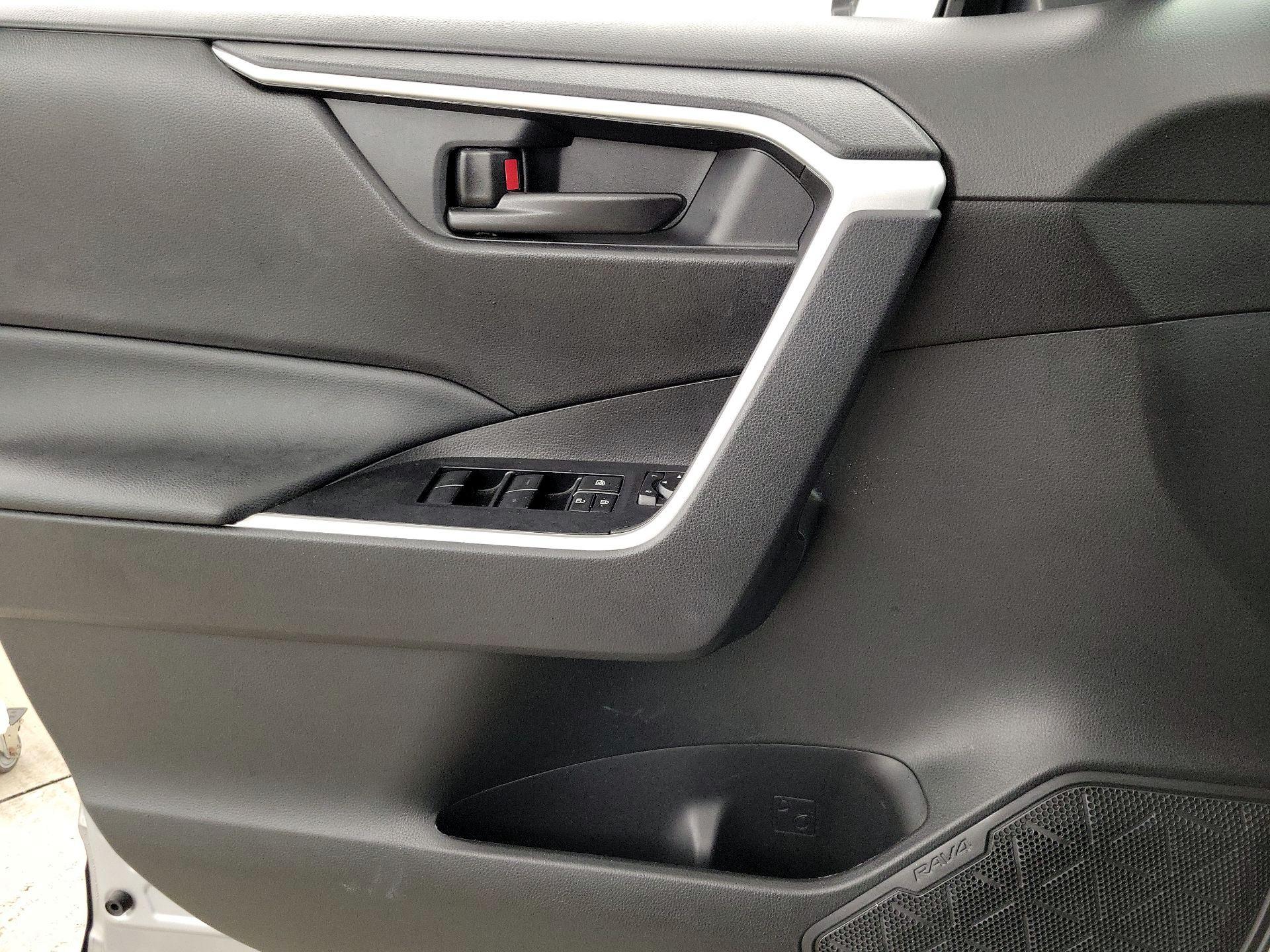 Thumbnail: 2022 Toyota RAV4 - 12