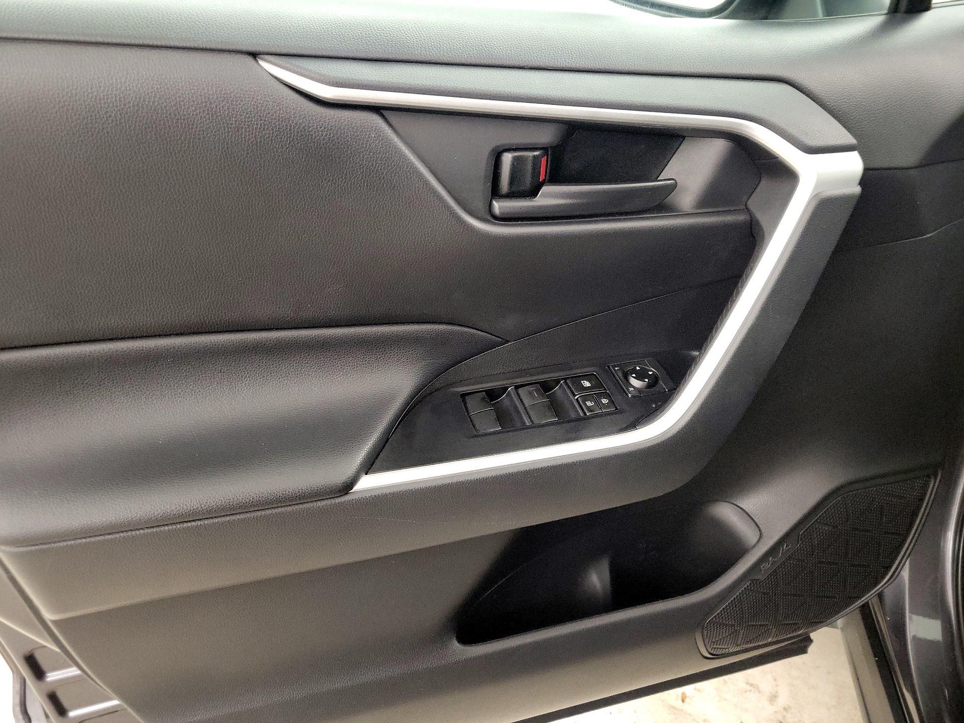 Thumbnail: 2021 Toyota RAV4 - 12