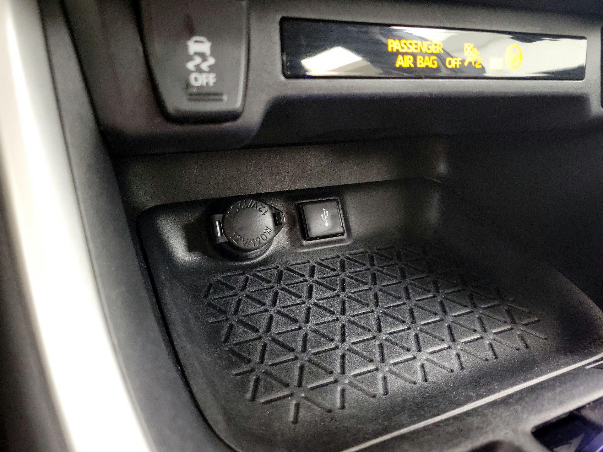 Thumbnail: 2021 Toyota RAV4 - 18