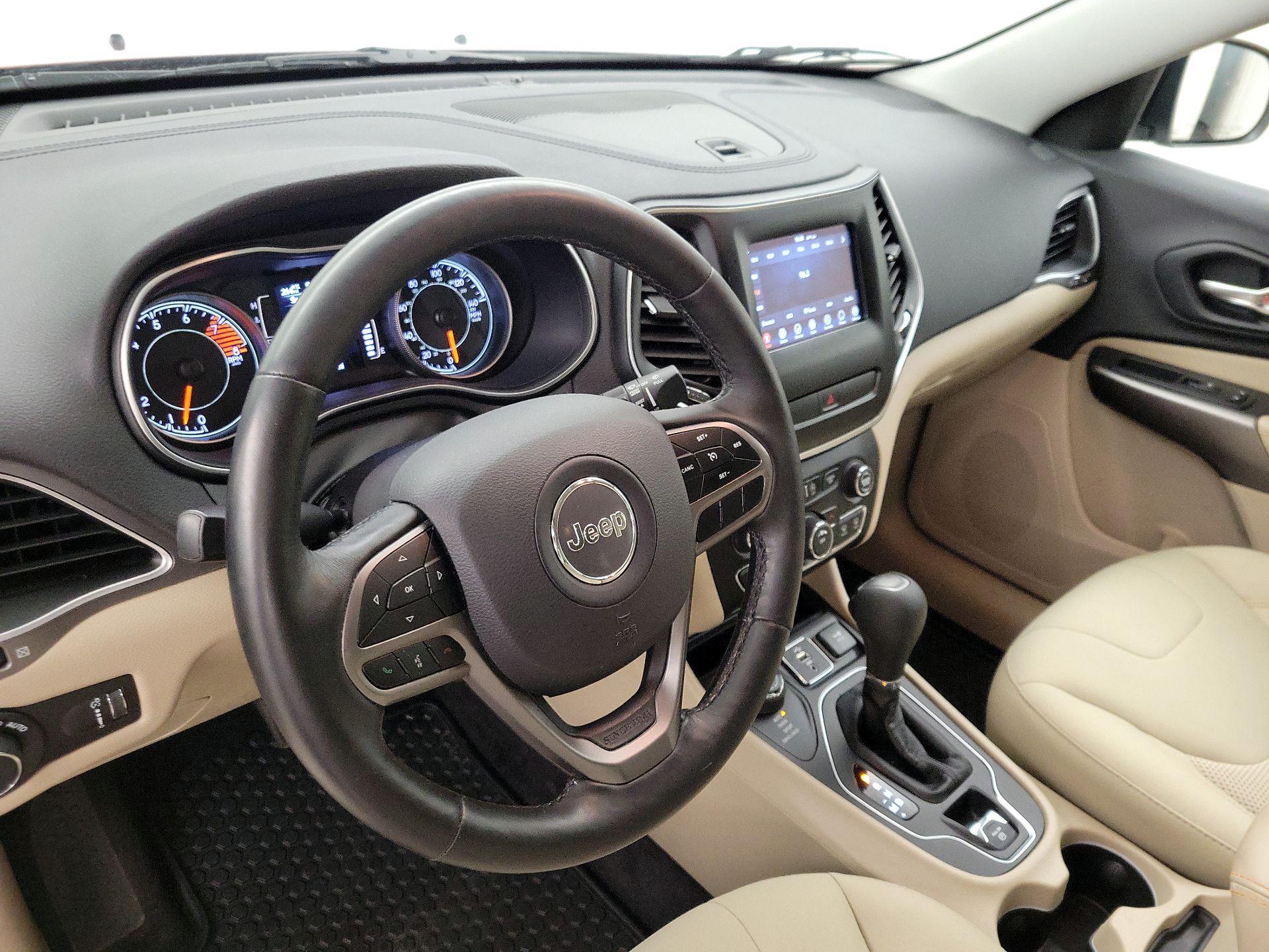 Thumbnail: 2019 Jeep Cherokee - 9