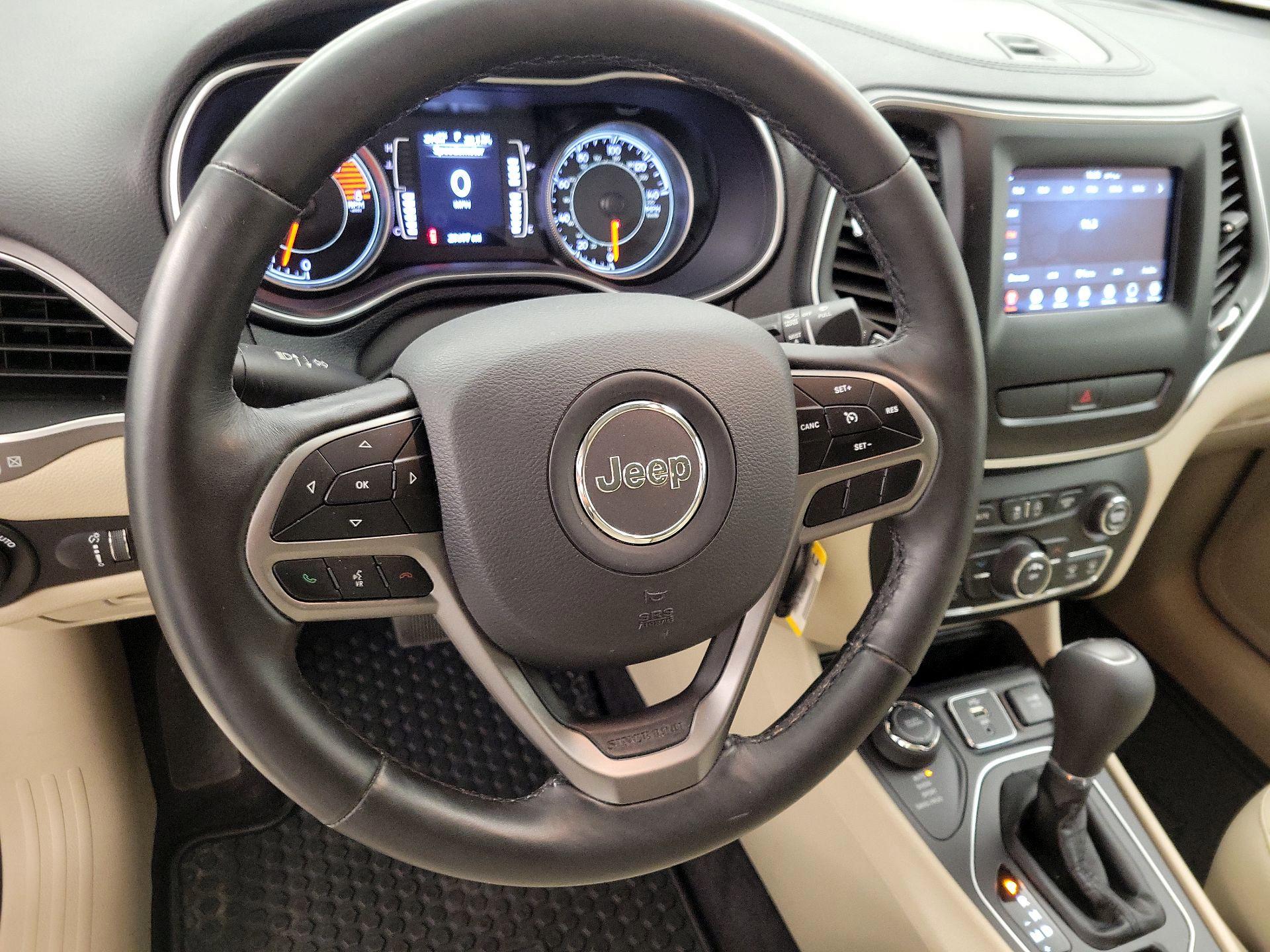 Thumbnail: 2019 Jeep Cherokee - 10