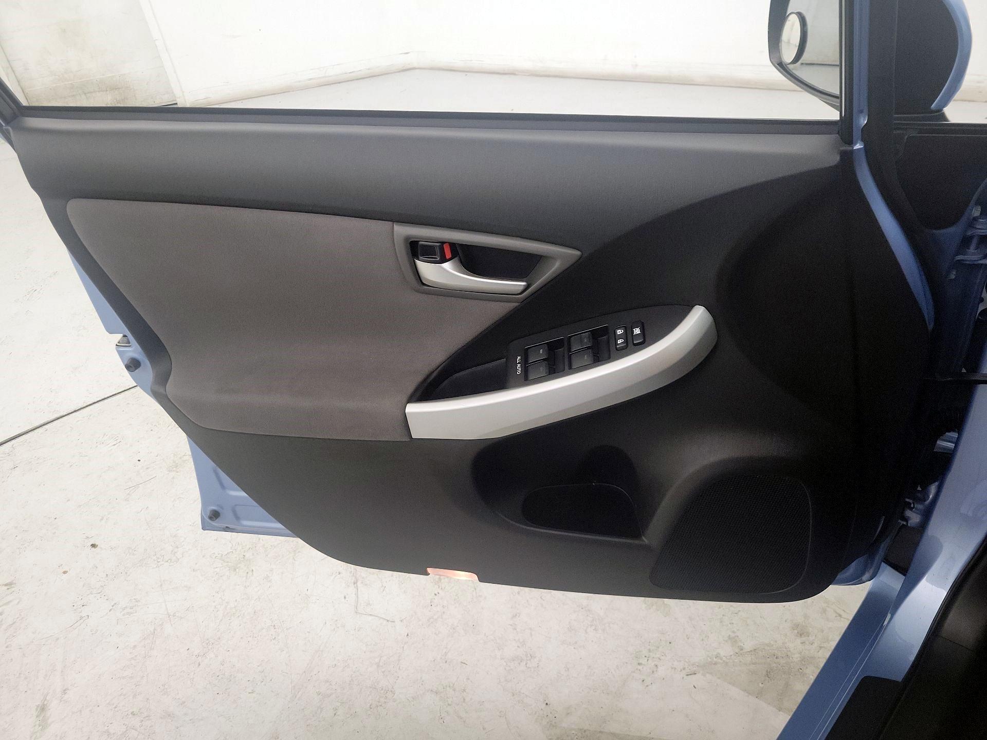 Thumbnail: 2013 Toyota Prius - 12