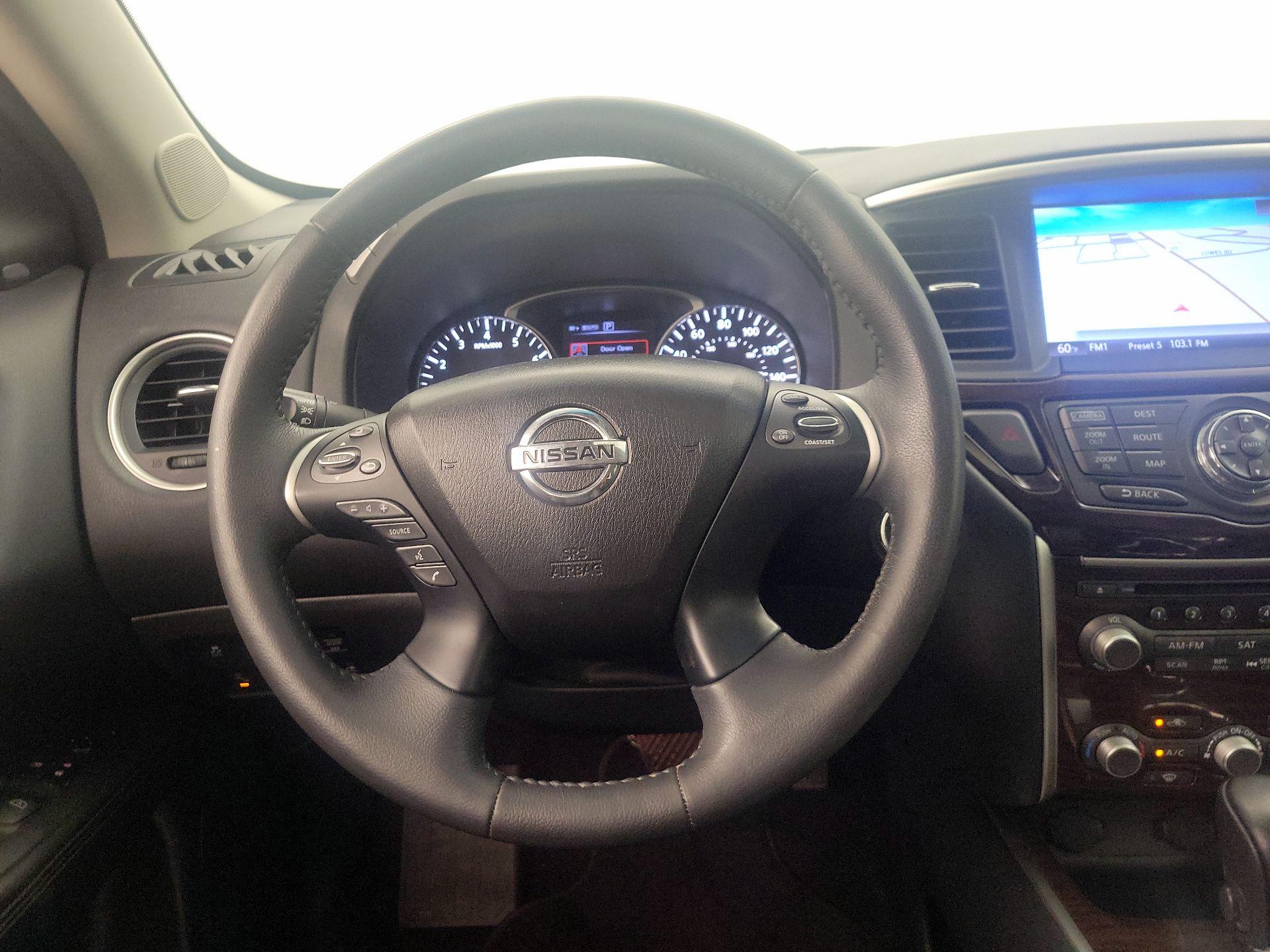 Thumbnail: 2016 Nissan Pathfinder - 10