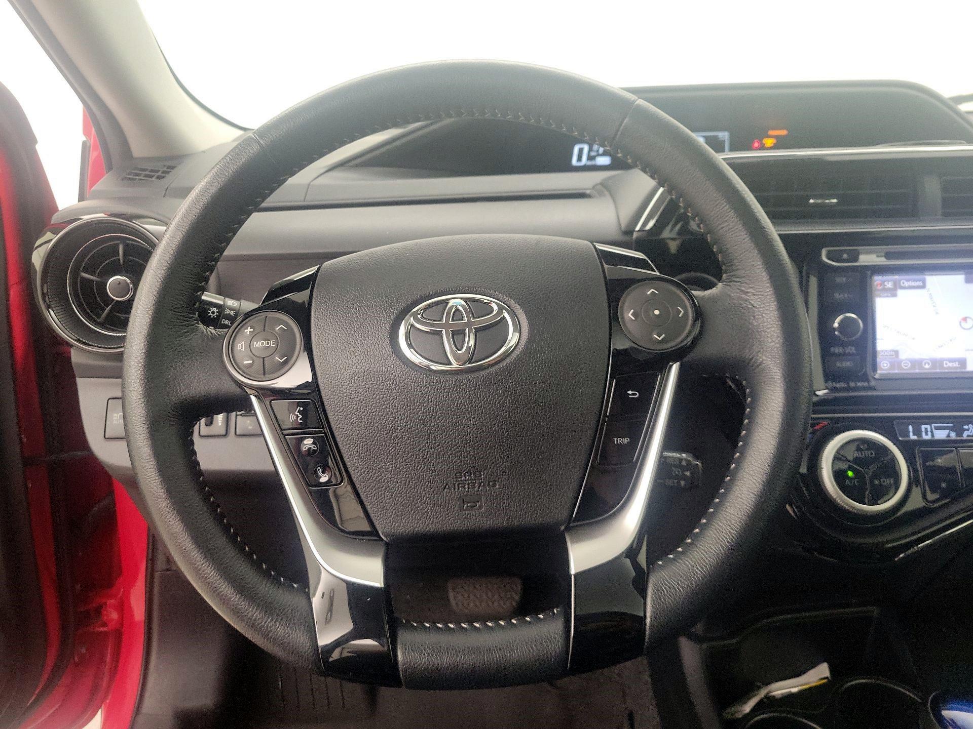 Thumbnail: 2018 Toyota Prius c - 10