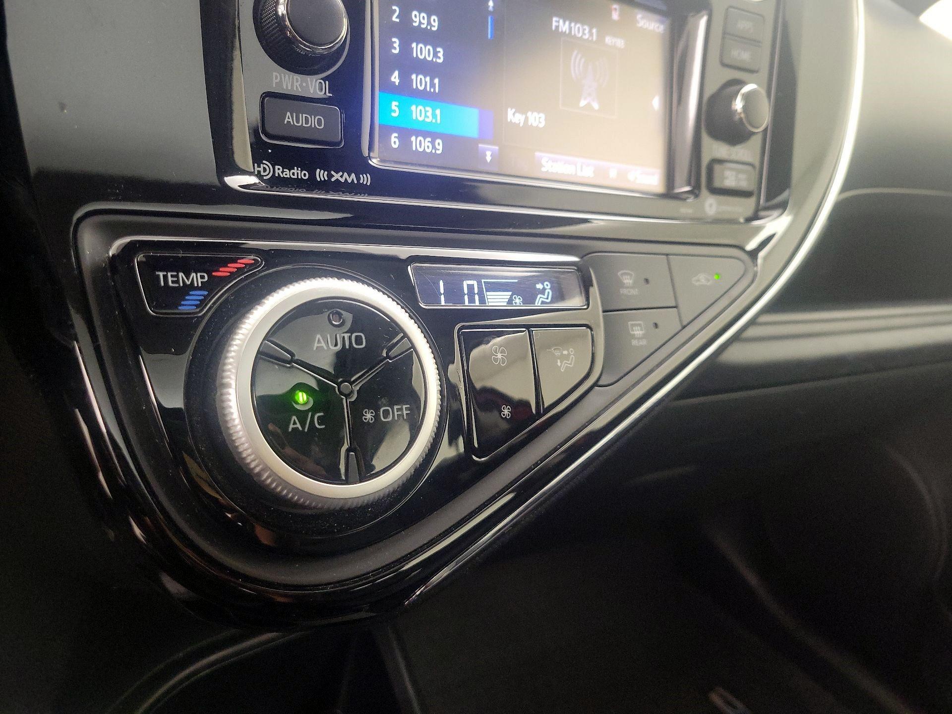 Thumbnail: 2018 Toyota Prius c - 17