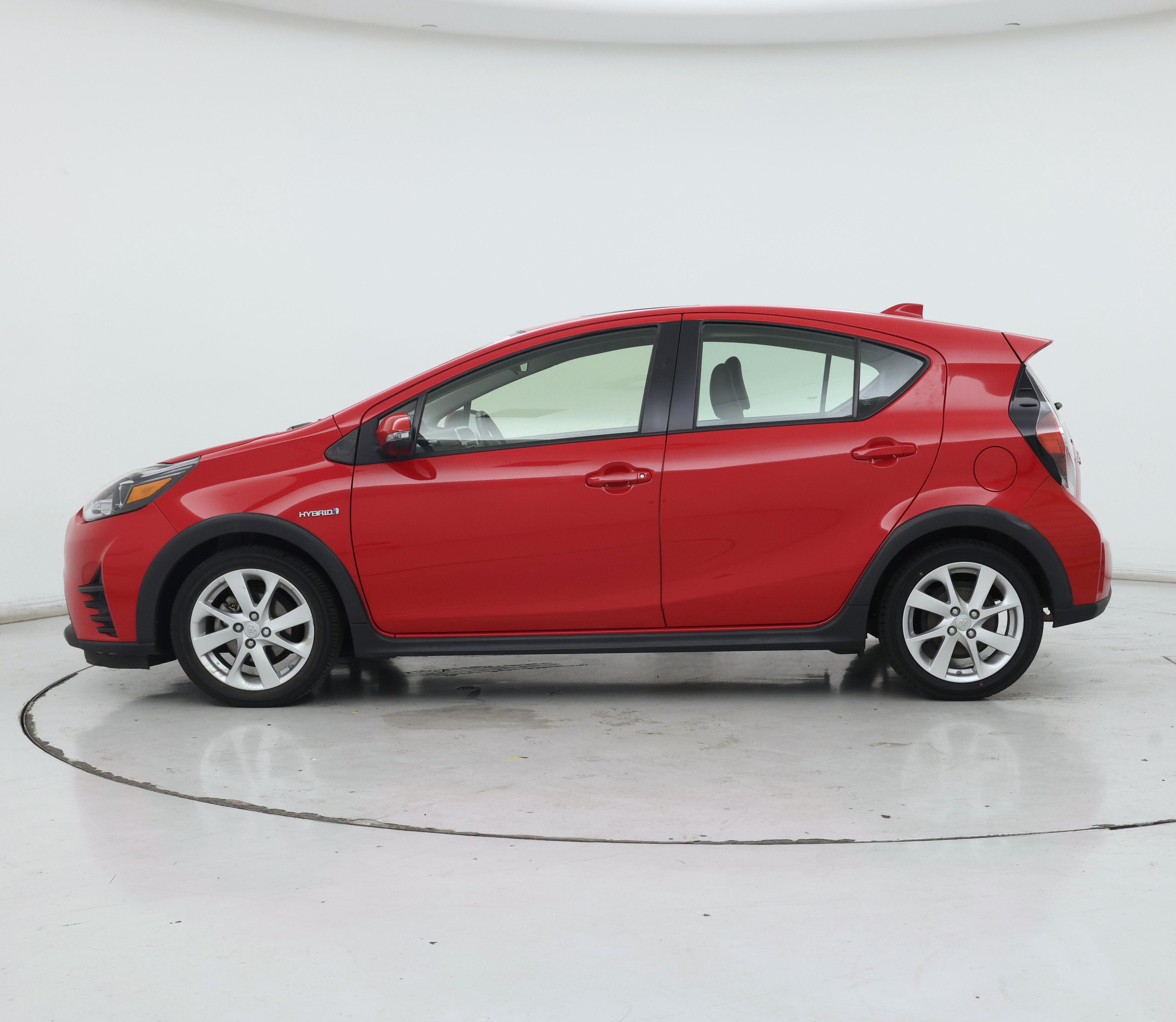 Thumbnail: 2018 Toyota Prius c - 3