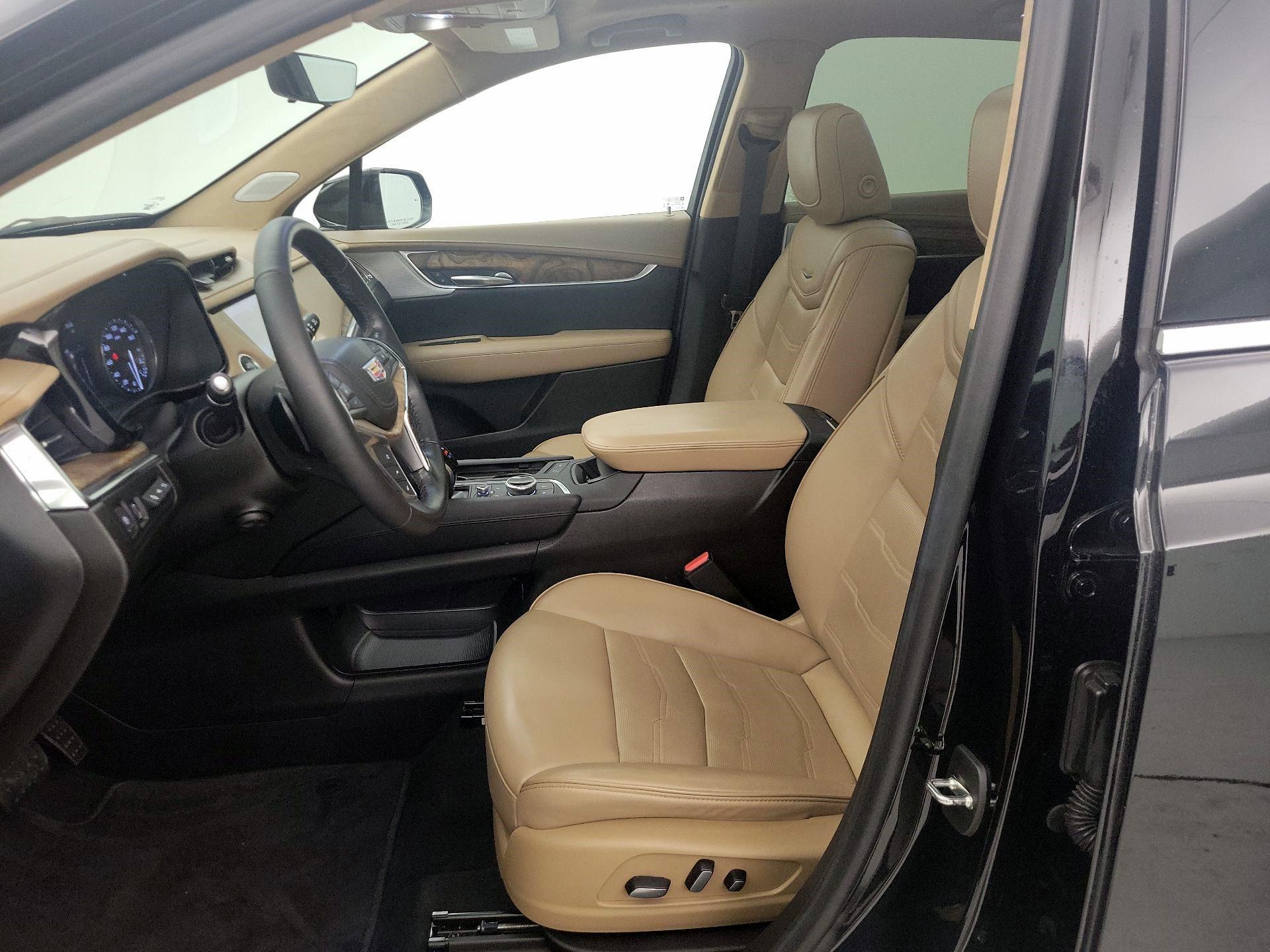 Thumbnail: 2022 Cadillac XT5 - 11