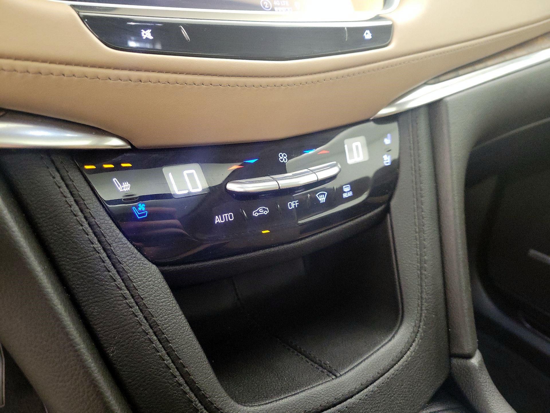 Thumbnail: 2022 Cadillac XT5 - 17