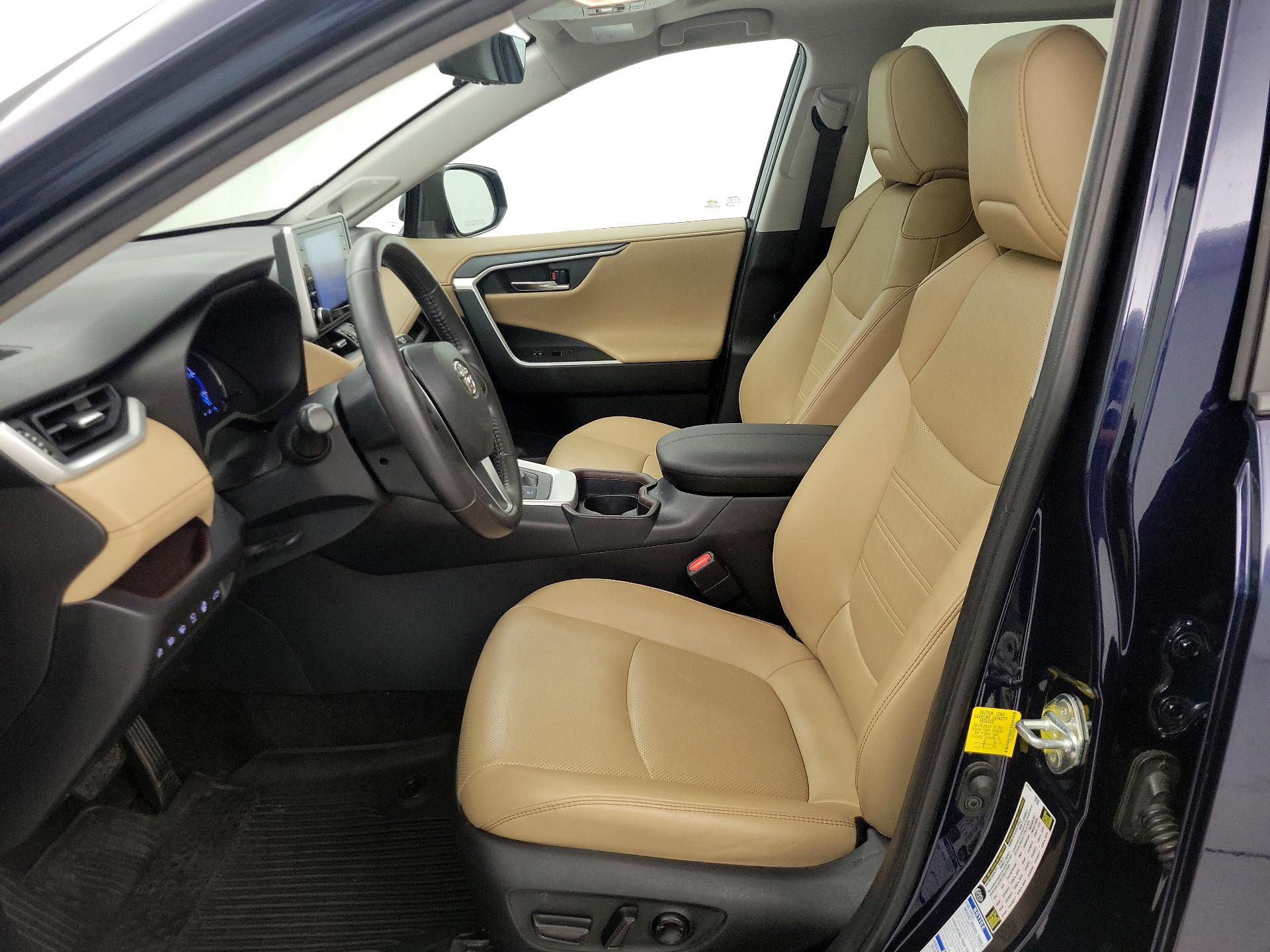 Thumbnail: 2020 Toyota RAV4 - 11