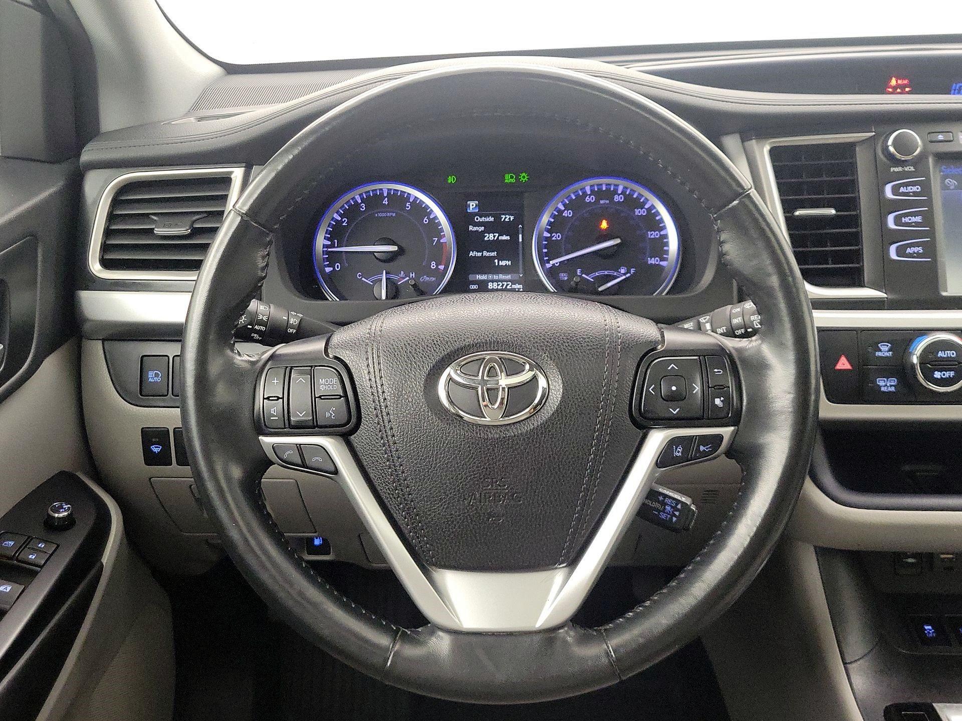 Thumbnail: 2019 Toyota Highlander - 10
