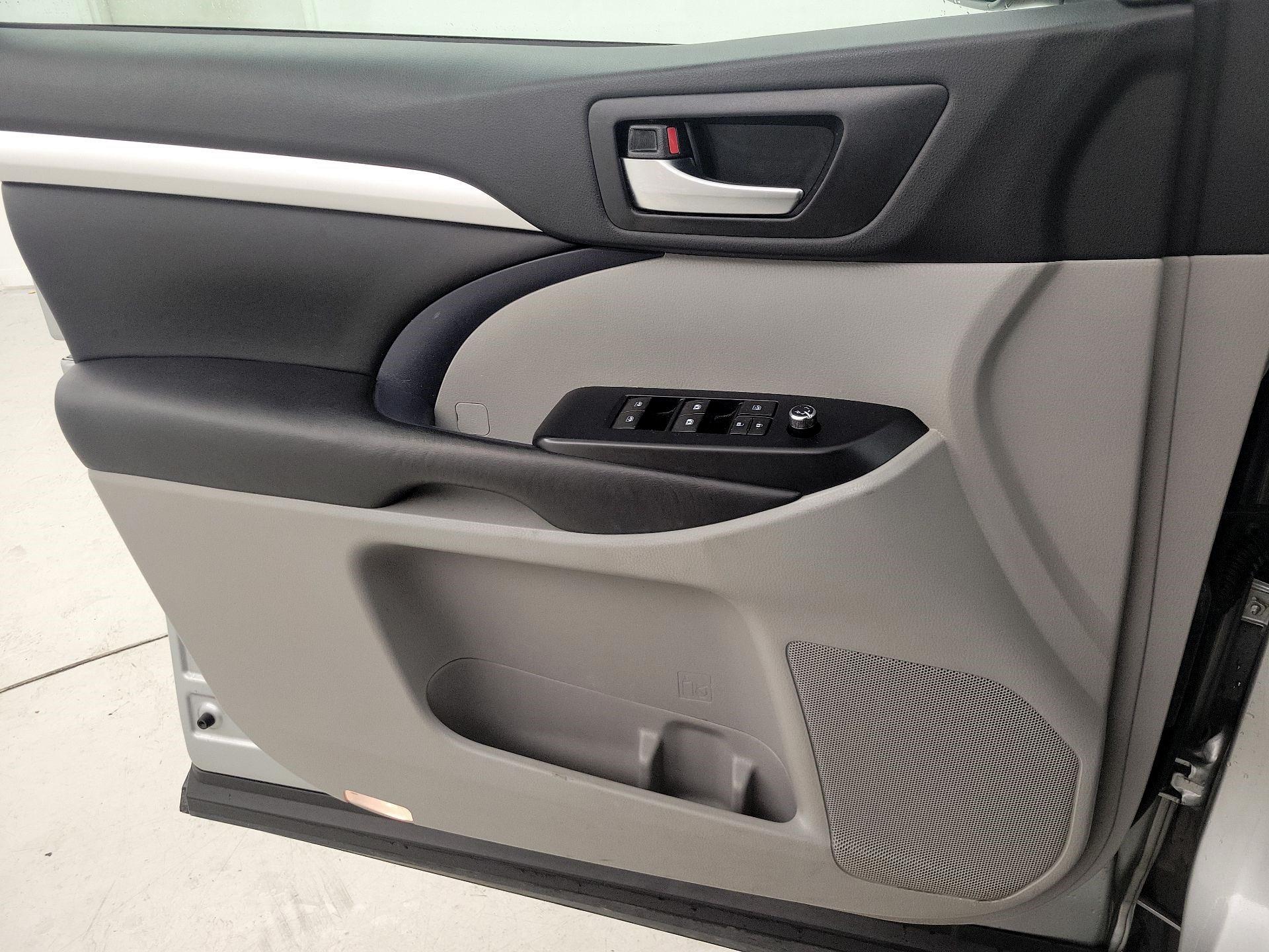 Thumbnail: 2019 Toyota Highlander - 12