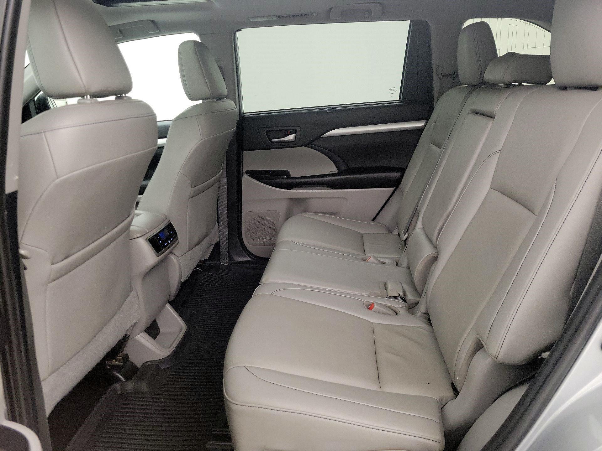 Thumbnail: 2019 Toyota Highlander - 20