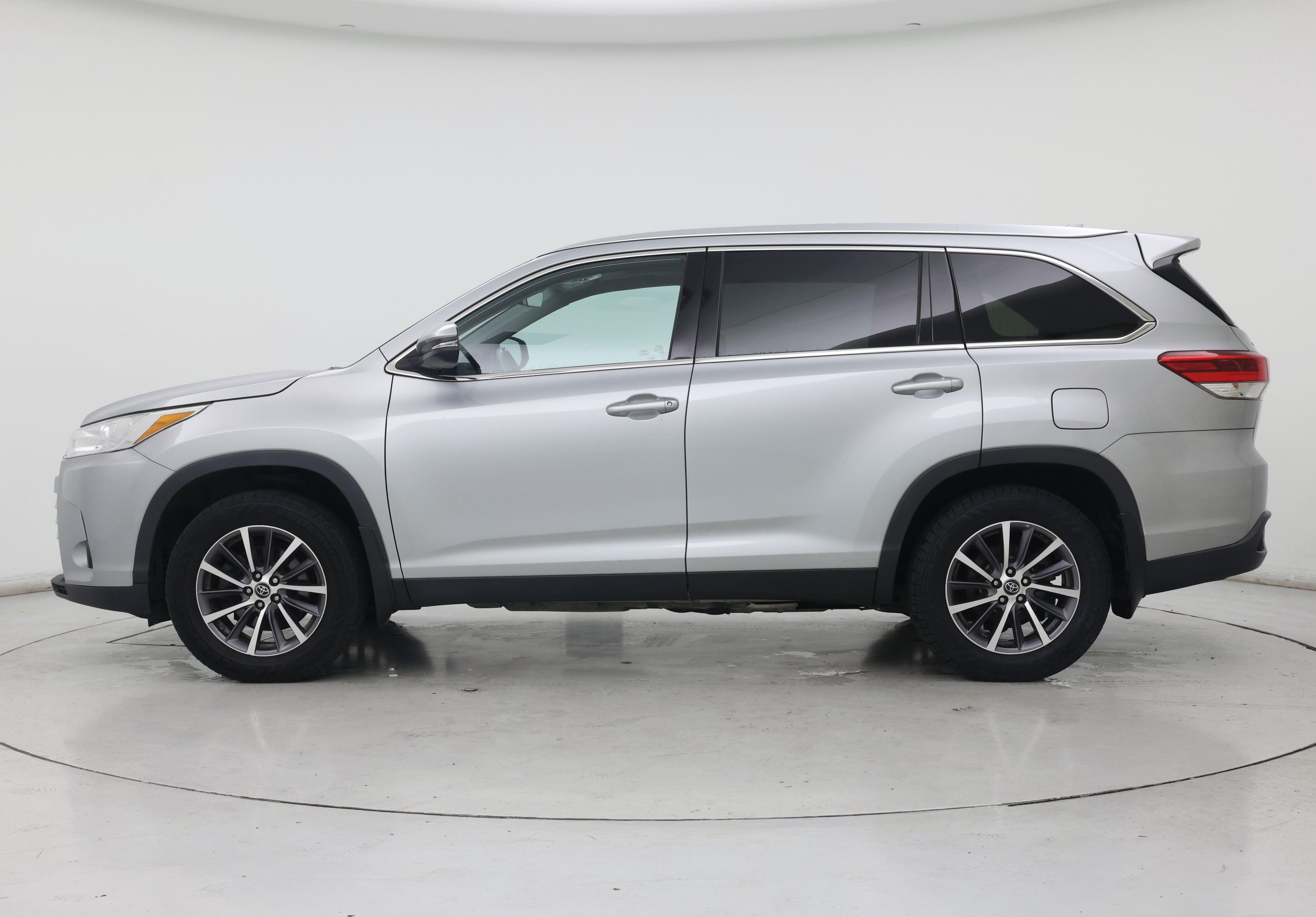 Thumbnail: 2019 Toyota Highlander - 3