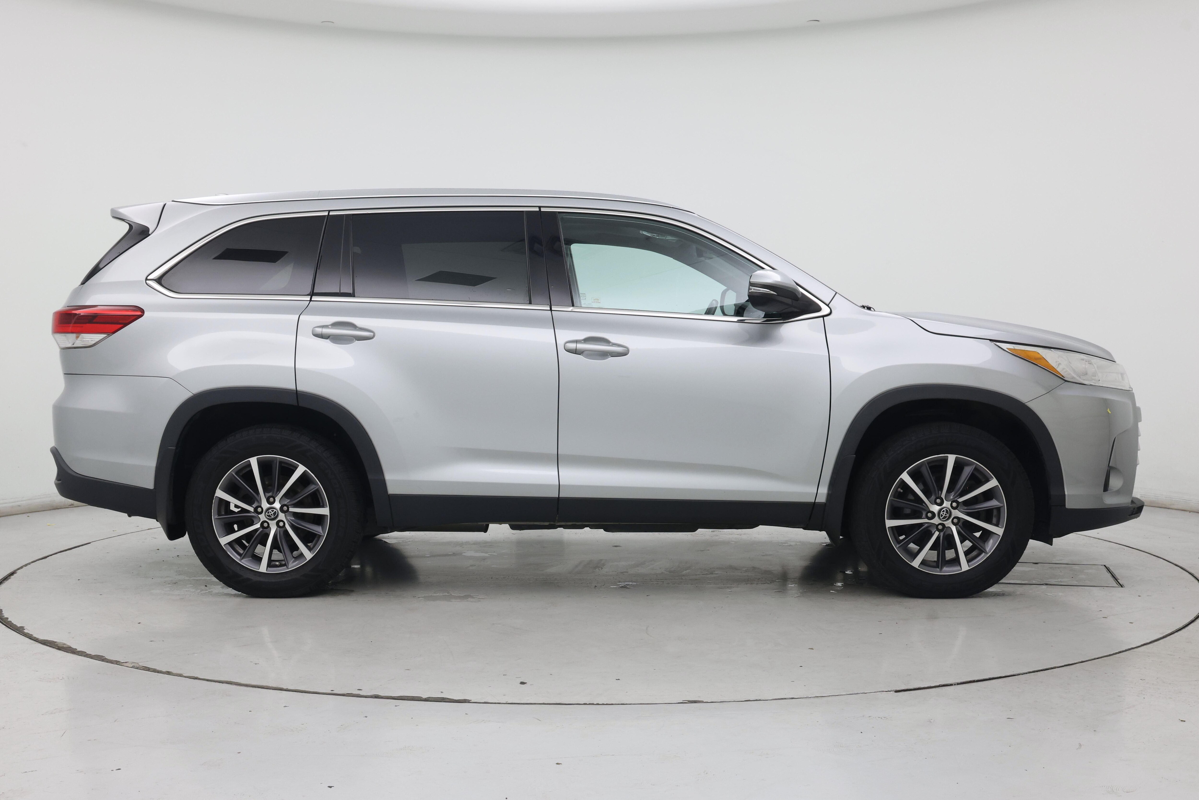 Thumbnail: 2019 Toyota Highlander - 7