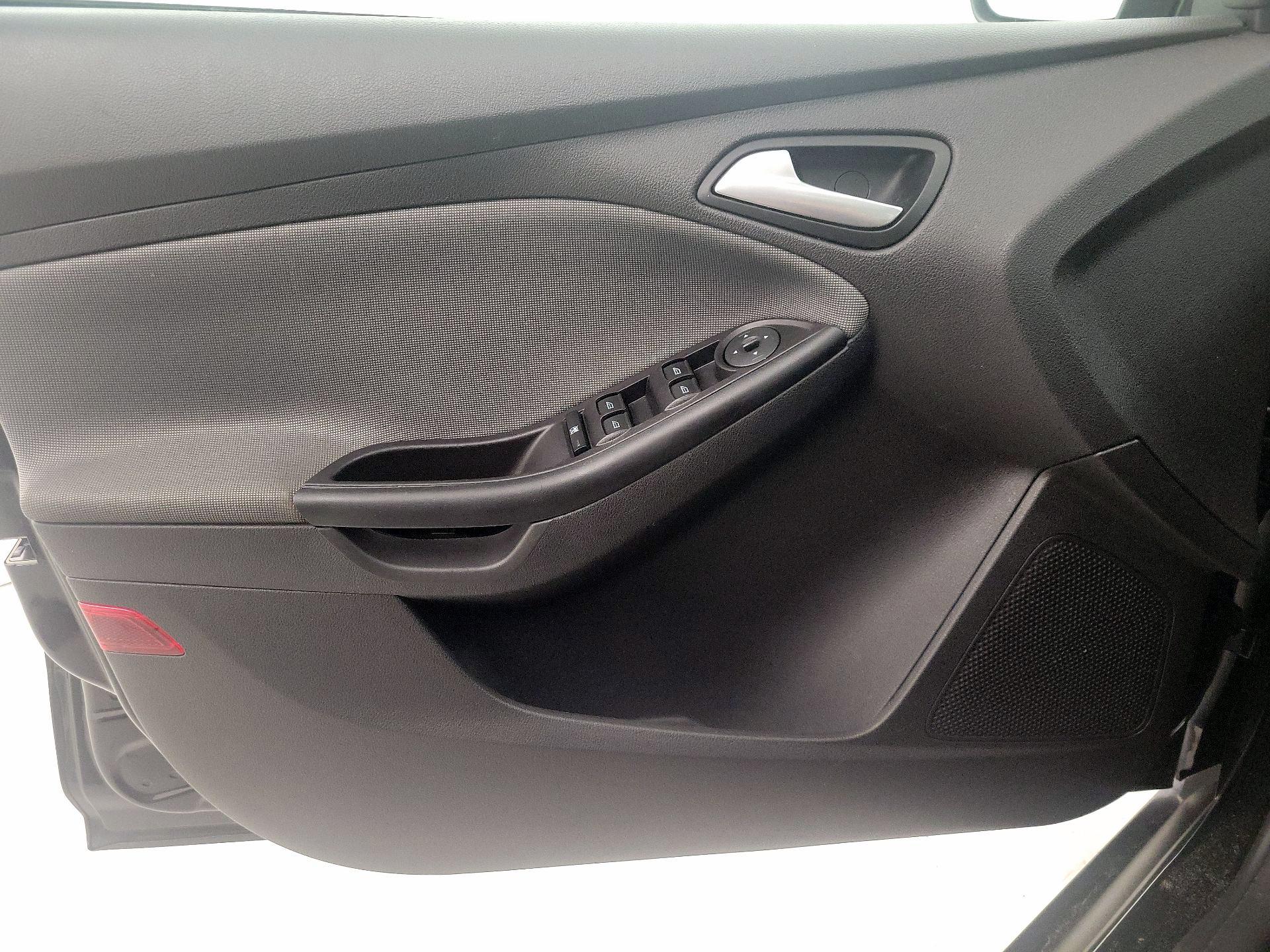 Thumbnail: 2014 Ford Focus - 12
