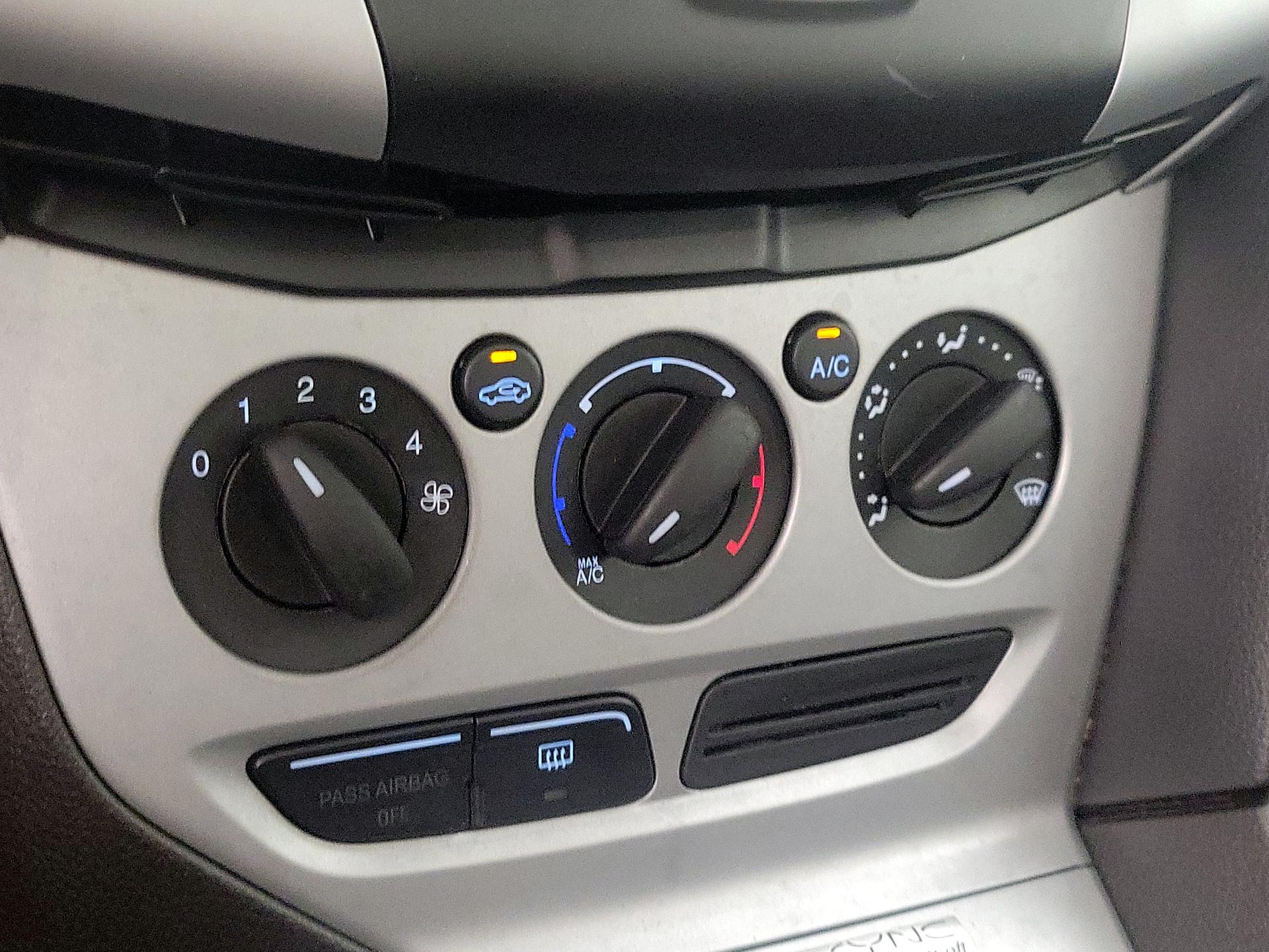 Thumbnail: 2014 Ford Focus - 15