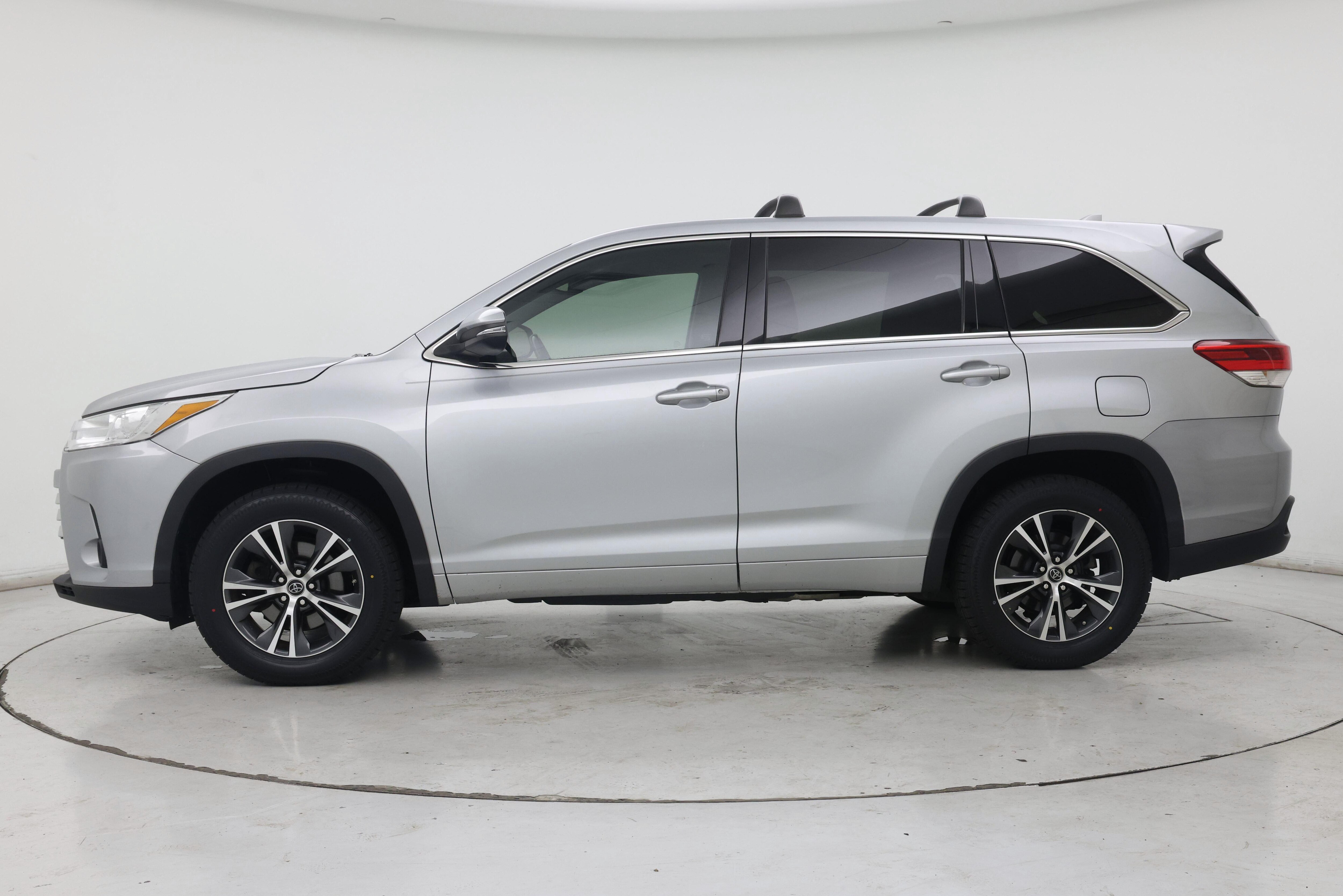 Thumbnail: 2017 Toyota Highlander - 3
