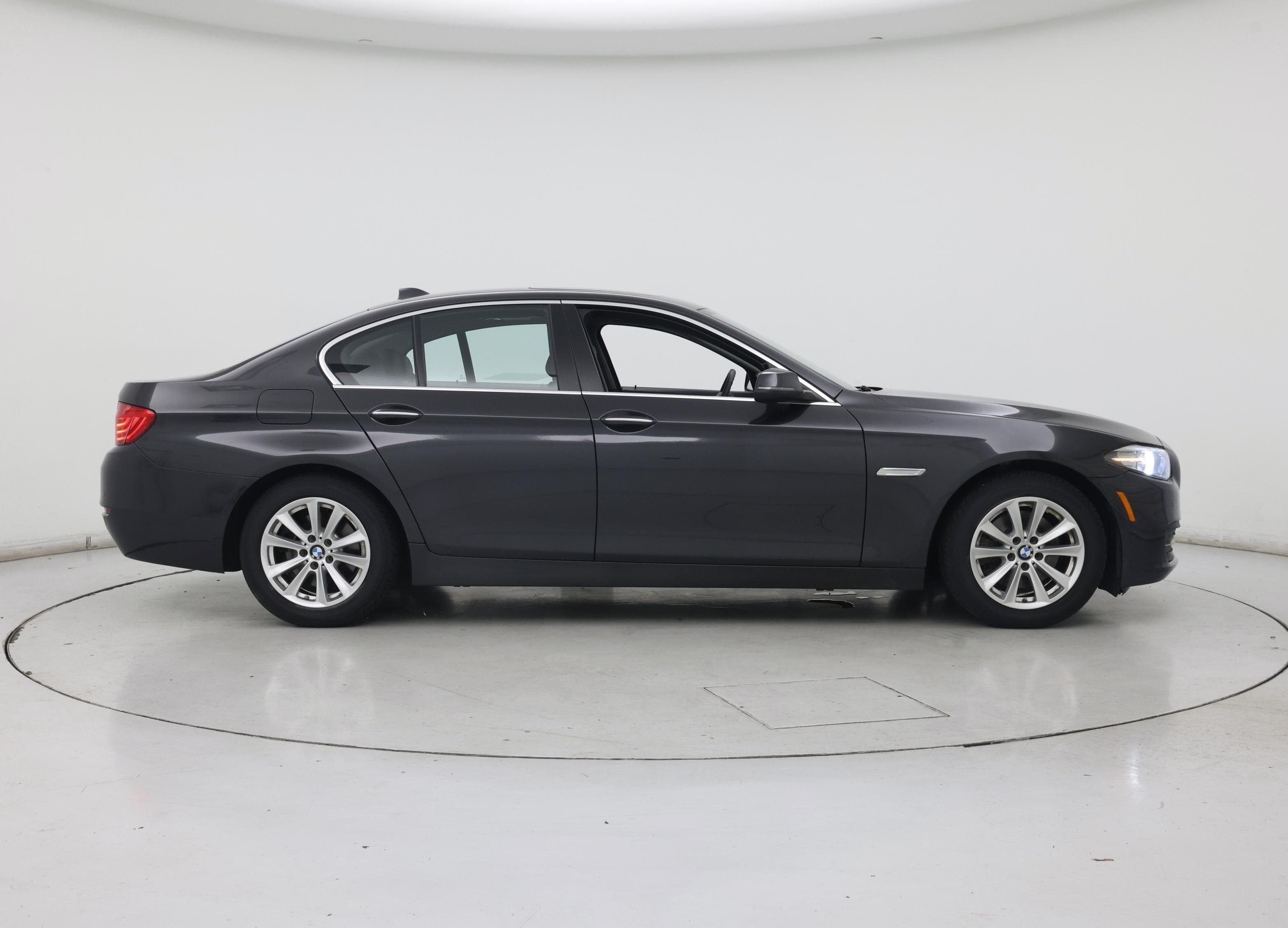 Thumbnail: 2014 BMW 5 Series - 7