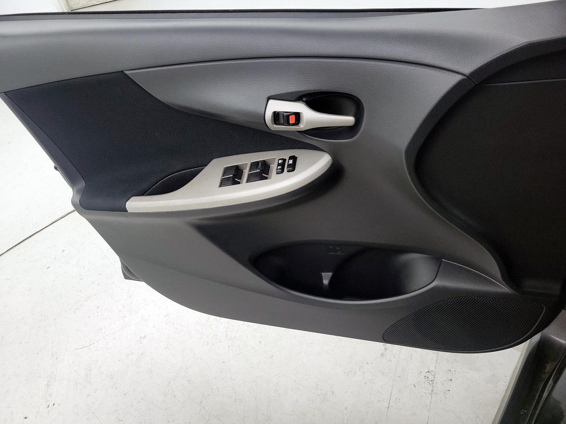 Thumbnail: 2013 Toyota Corolla - 12