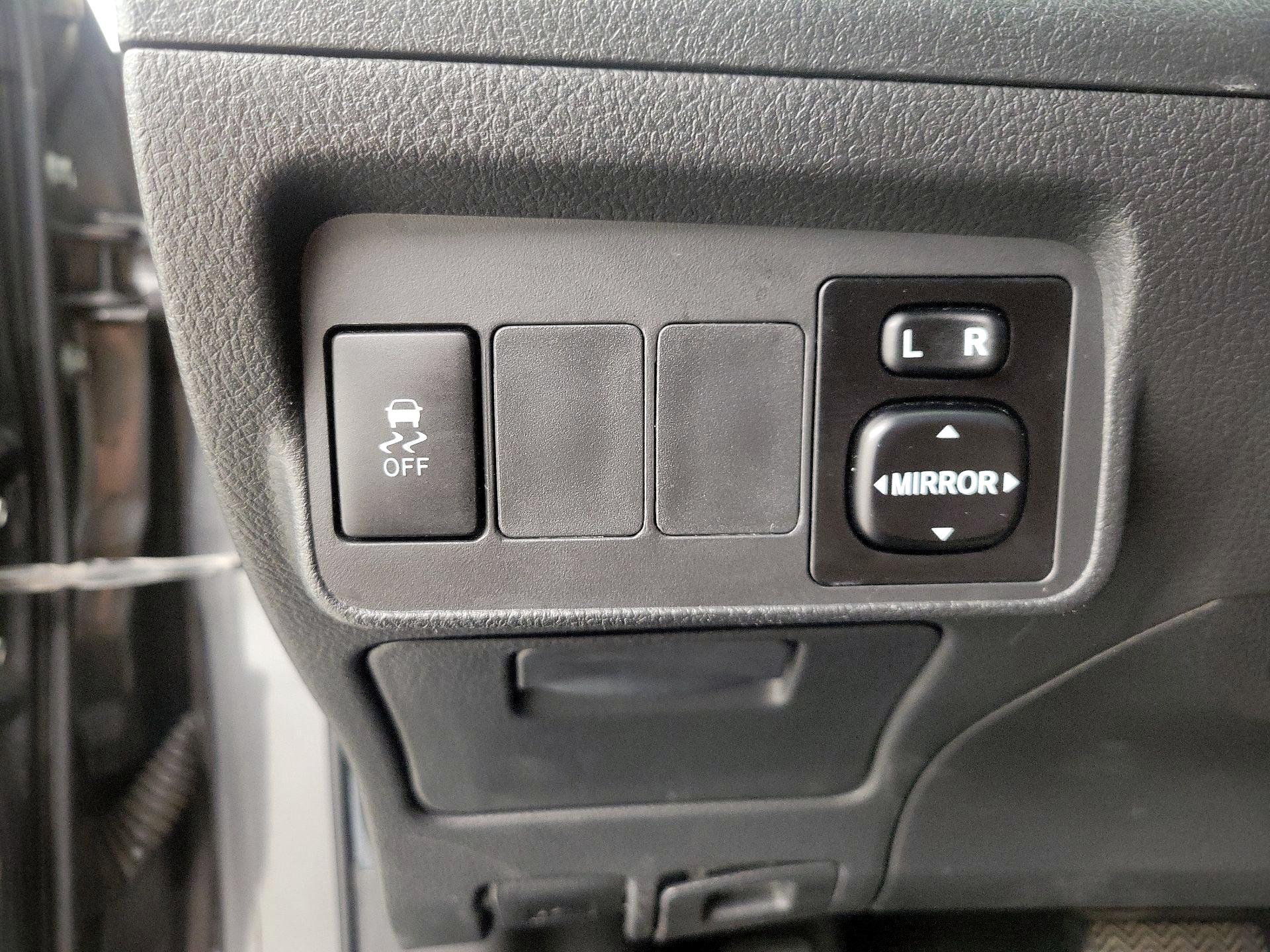 Thumbnail: 2013 Toyota Corolla - 13