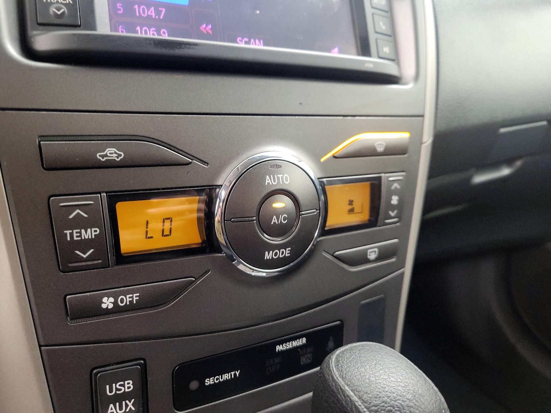 Thumbnail: 2013 Toyota Corolla - 15