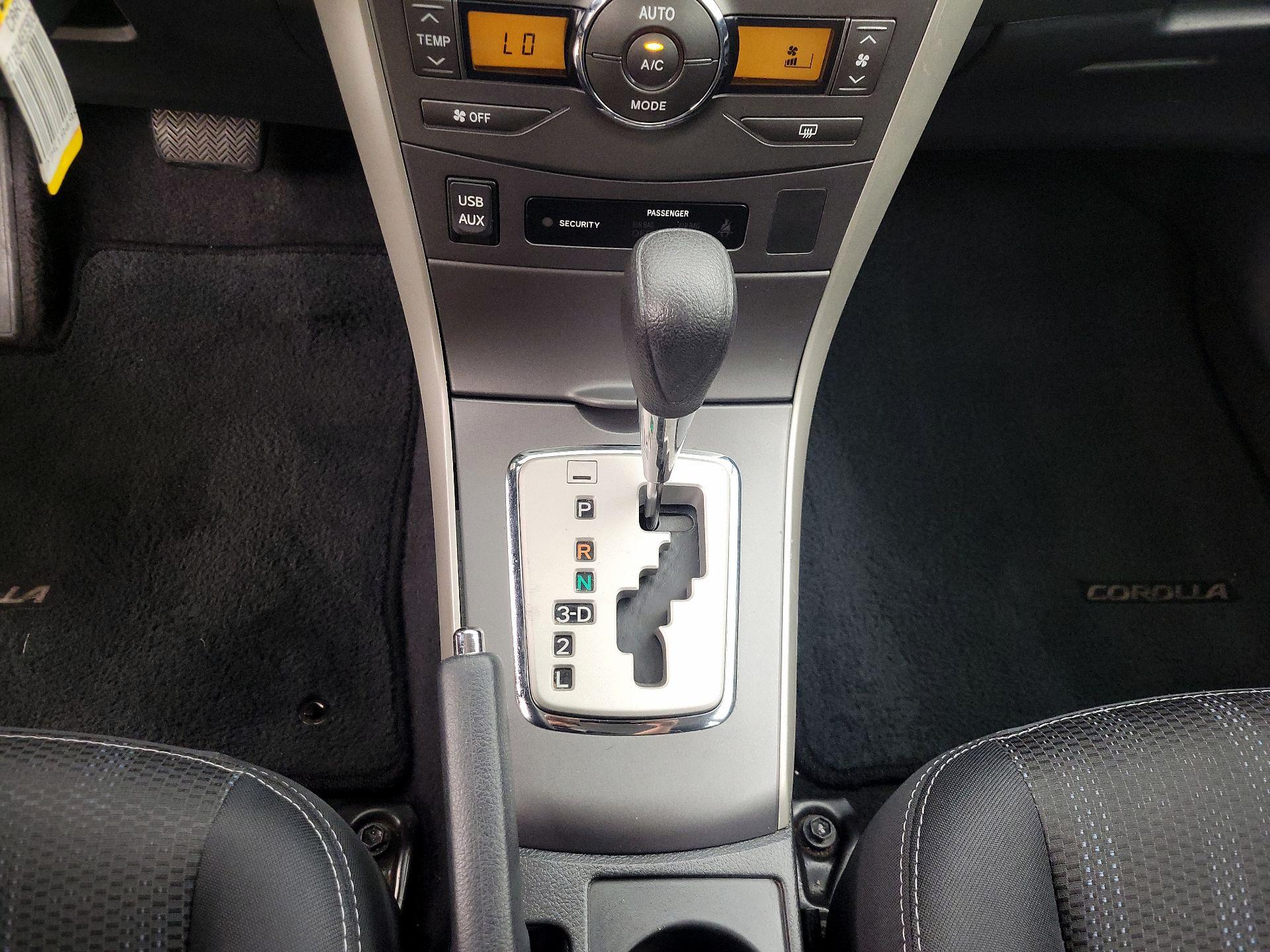 Thumbnail: 2013 Toyota Corolla - 16