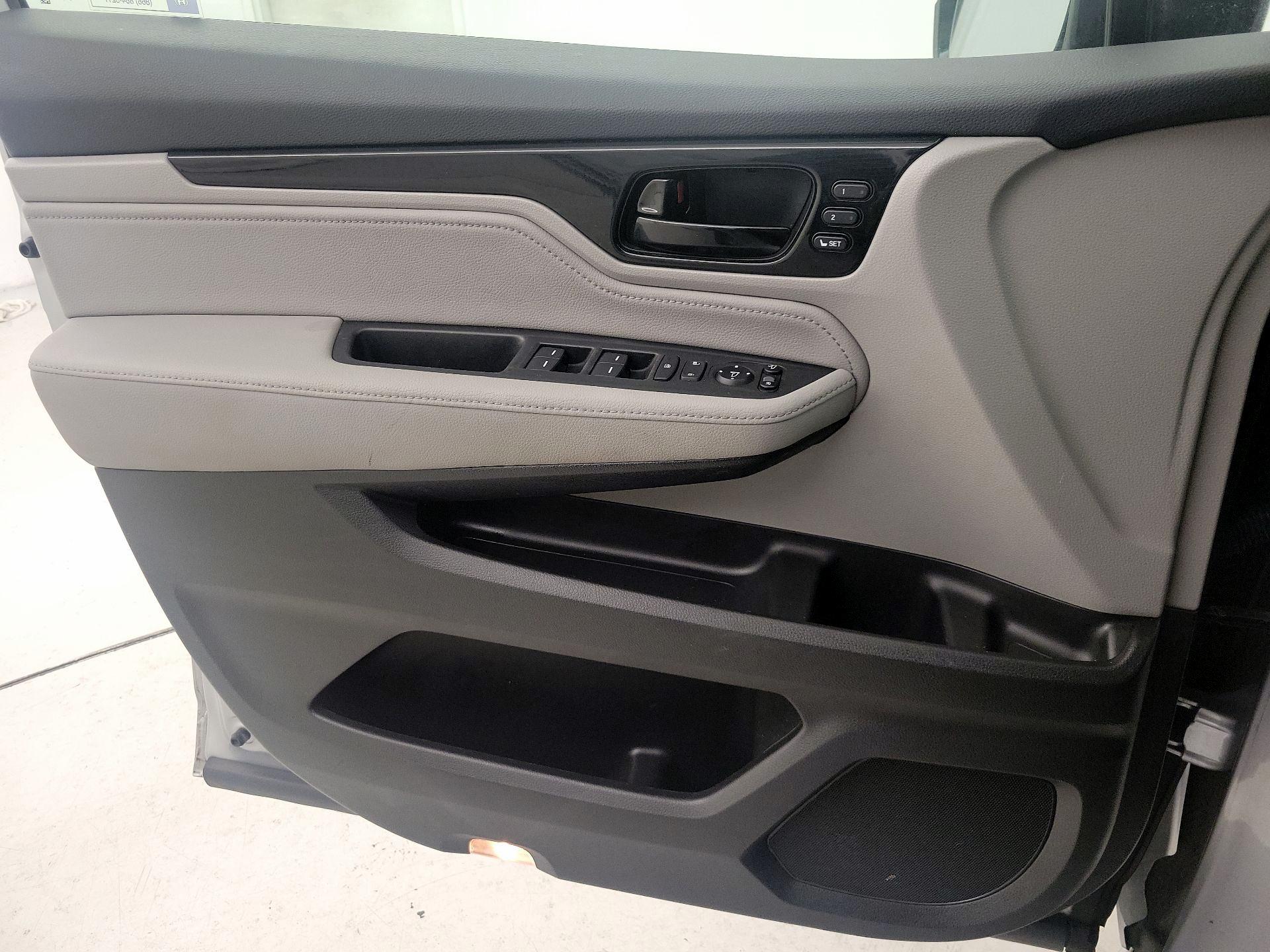 Thumbnail: 2018 Honda Odyssey - 12