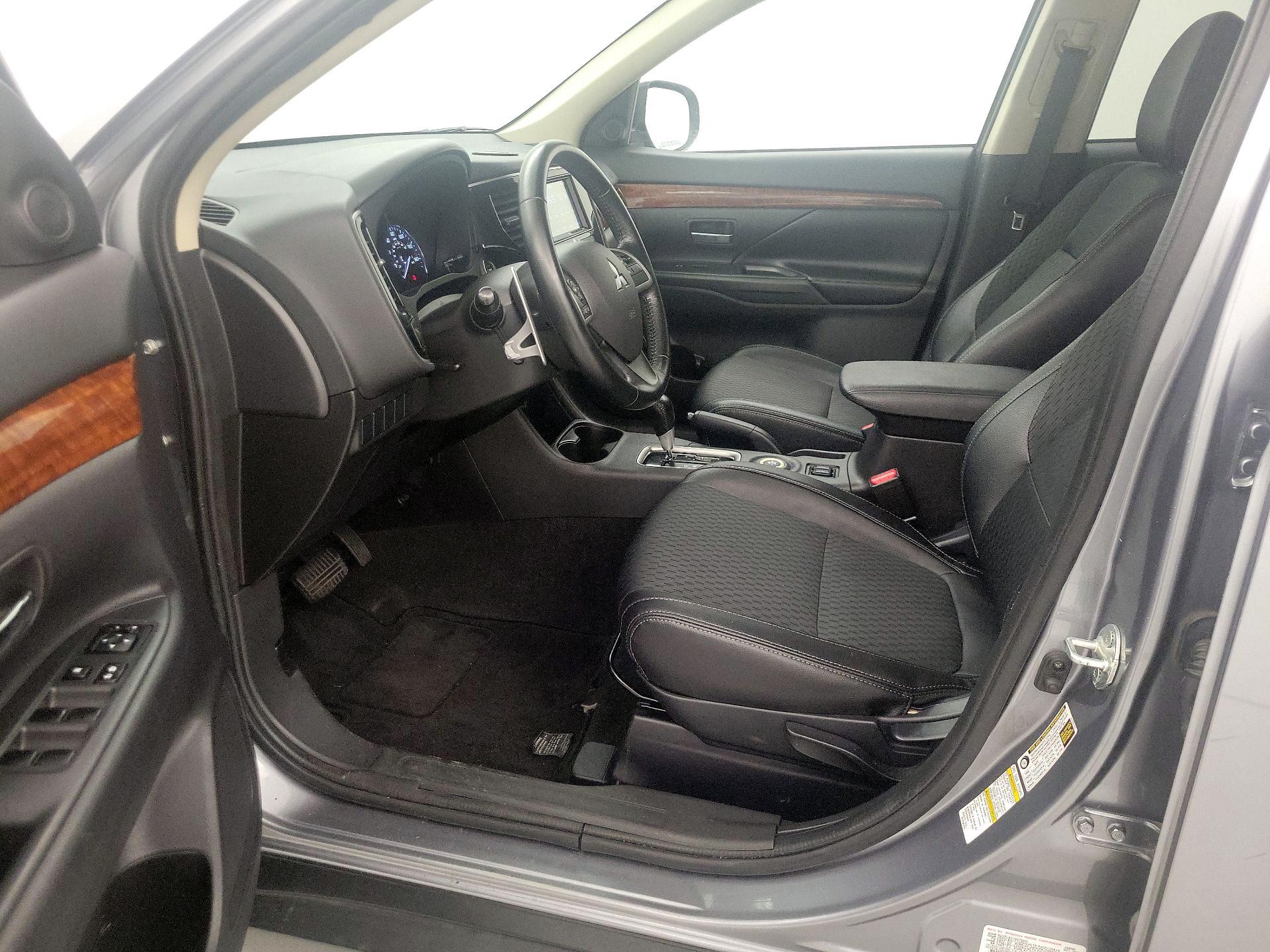 Thumbnail: 2015 Mitsubishi Outlander - 11