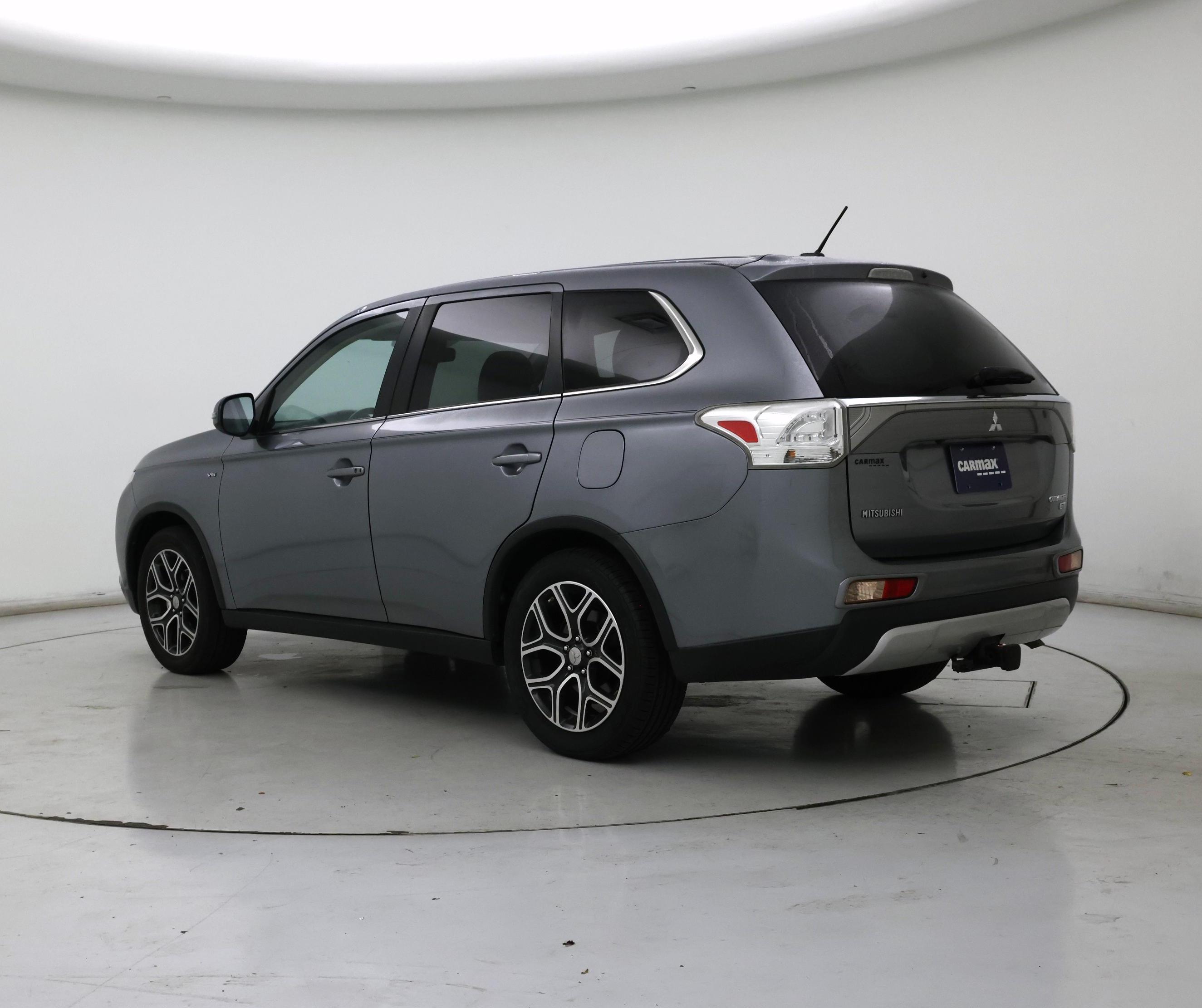 Thumbnail: 2015 Mitsubishi Outlander - 2
