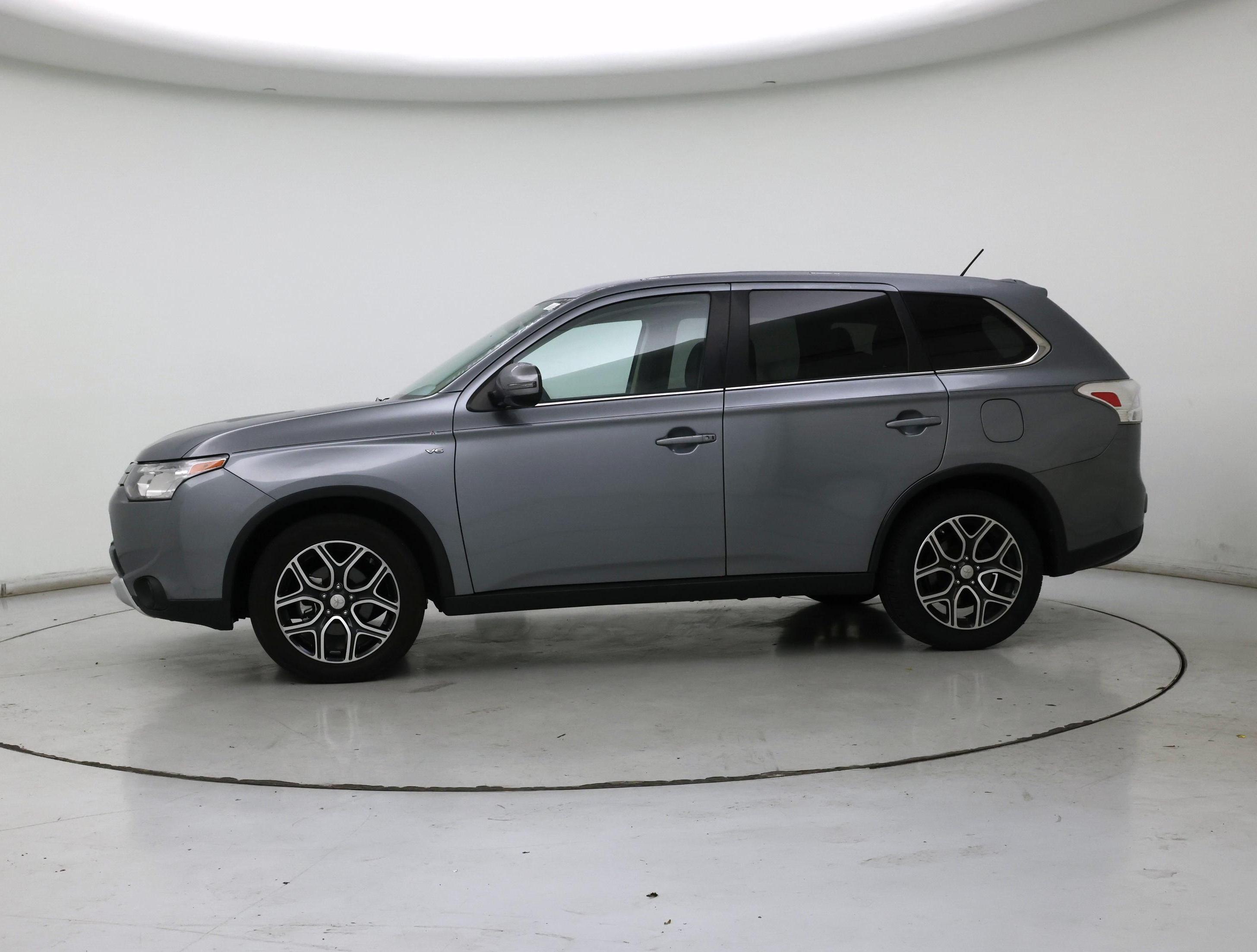 Thumbnail: 2015 Mitsubishi Outlander - 3