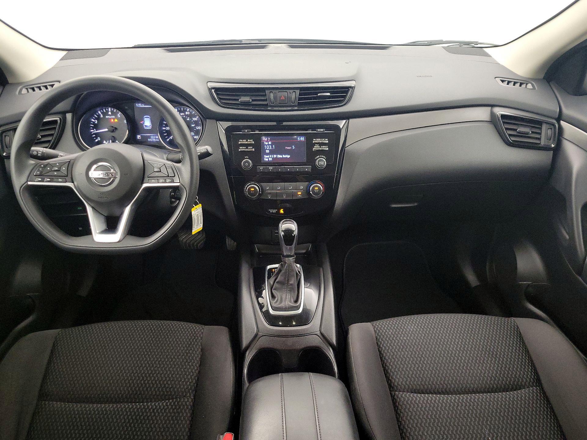 Thumbnail: 2017 Nissan Rogue Sport - 9